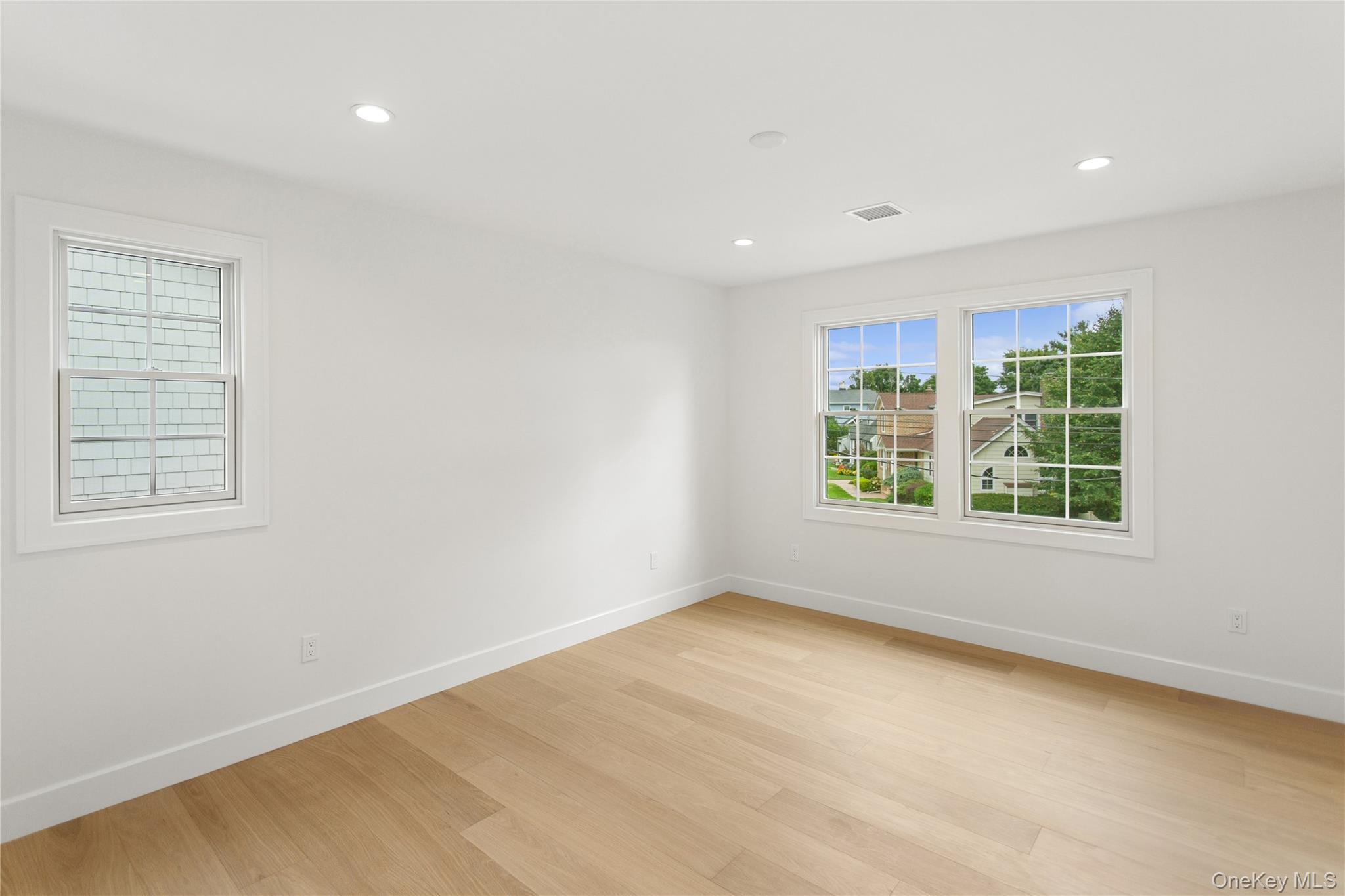 Single Family Dewey Avenue Nassau County, NY 11710, MLS-1047839-31