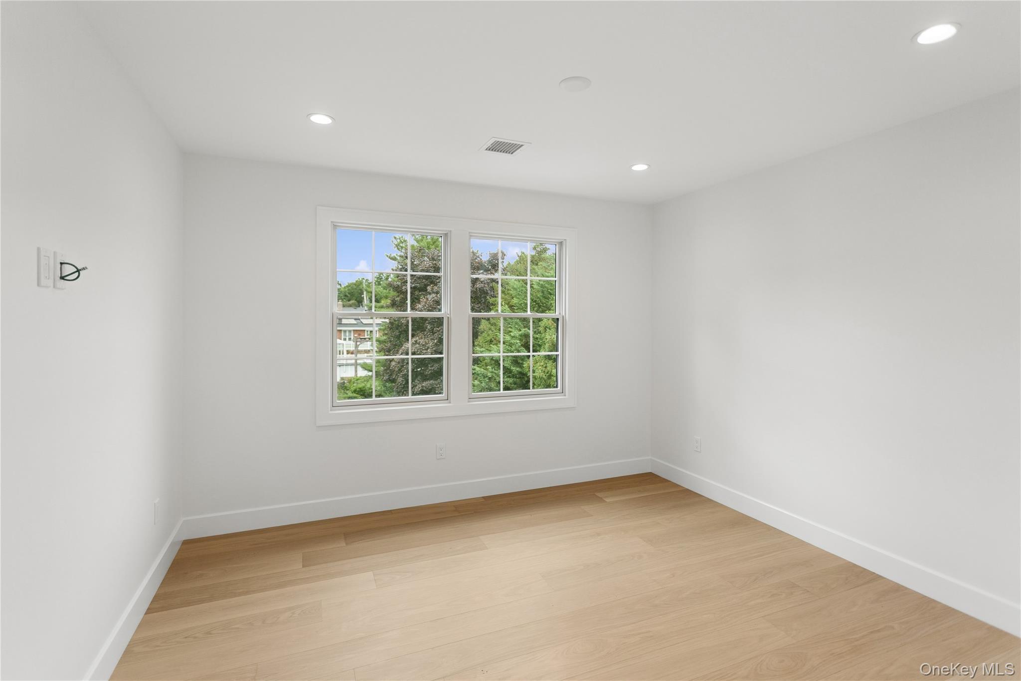 Single Family Dewey Avenue Nassau County, NY 11710, MLS-1047839-32