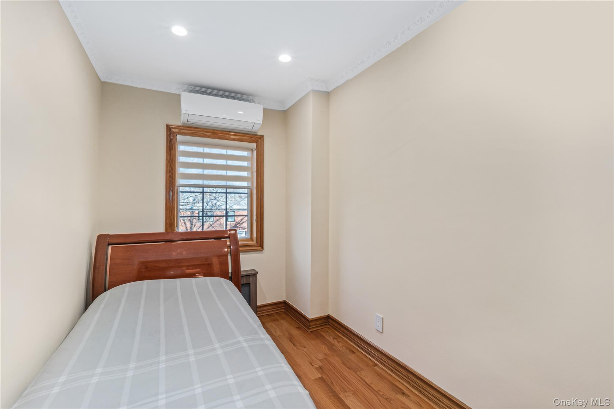 Single Family 70th Road Queens, NY 11367, MLS-1047841-15
