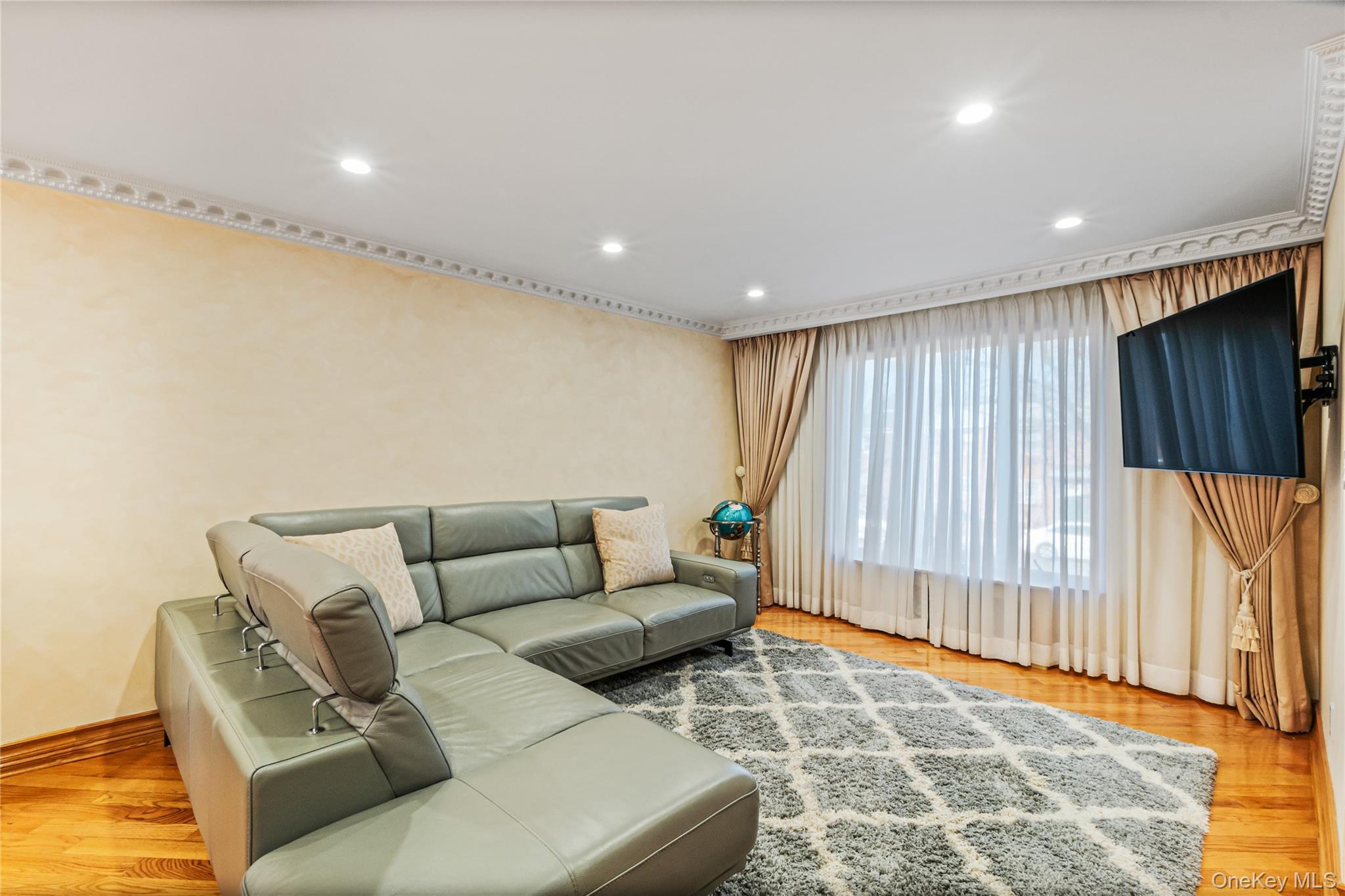 Single Family 70th Road Queens, NY 11367, MLS-1047841-3