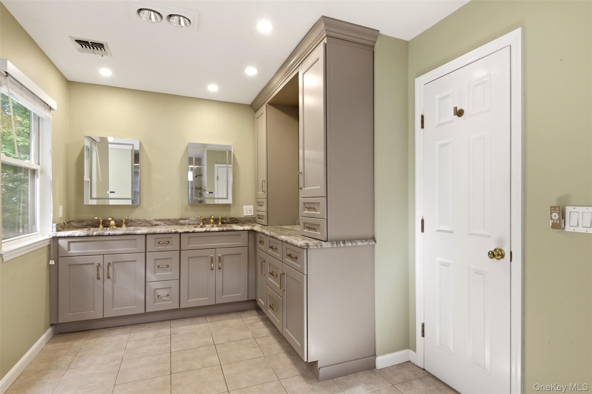 Single Family Beach Plum Drive Suffolk County, NY 11721, MLS-1047872-34