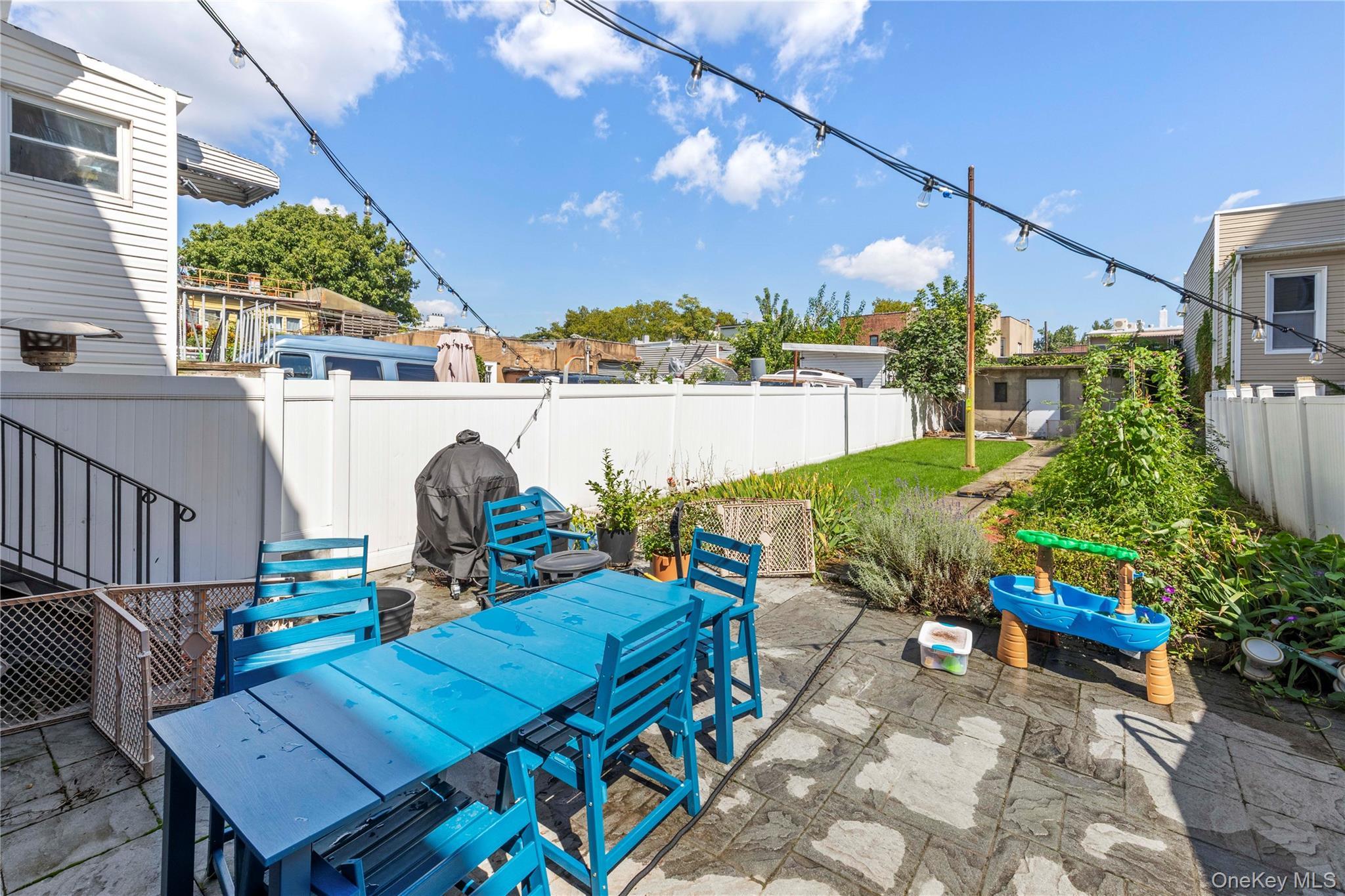 Single Family 30th Drive  Queens, NY 11102, MLS-1047874-16