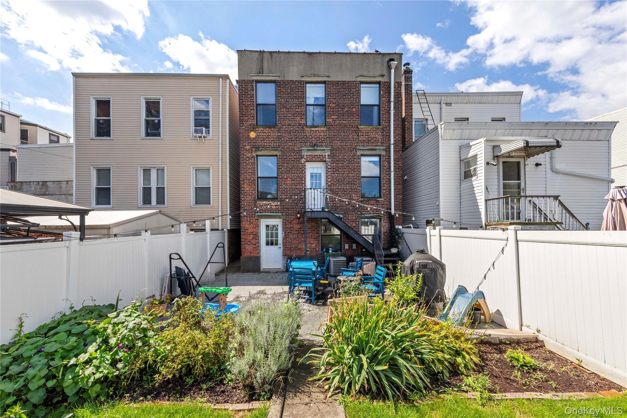 Single Family 30th Drive  Queens, NY 11102, MLS-1047874-17