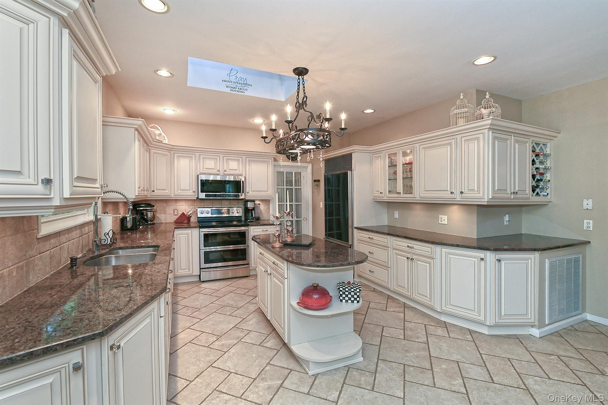 Single Family Ona Avenue Suffolk County, NY 11746, MLS-1047921-10