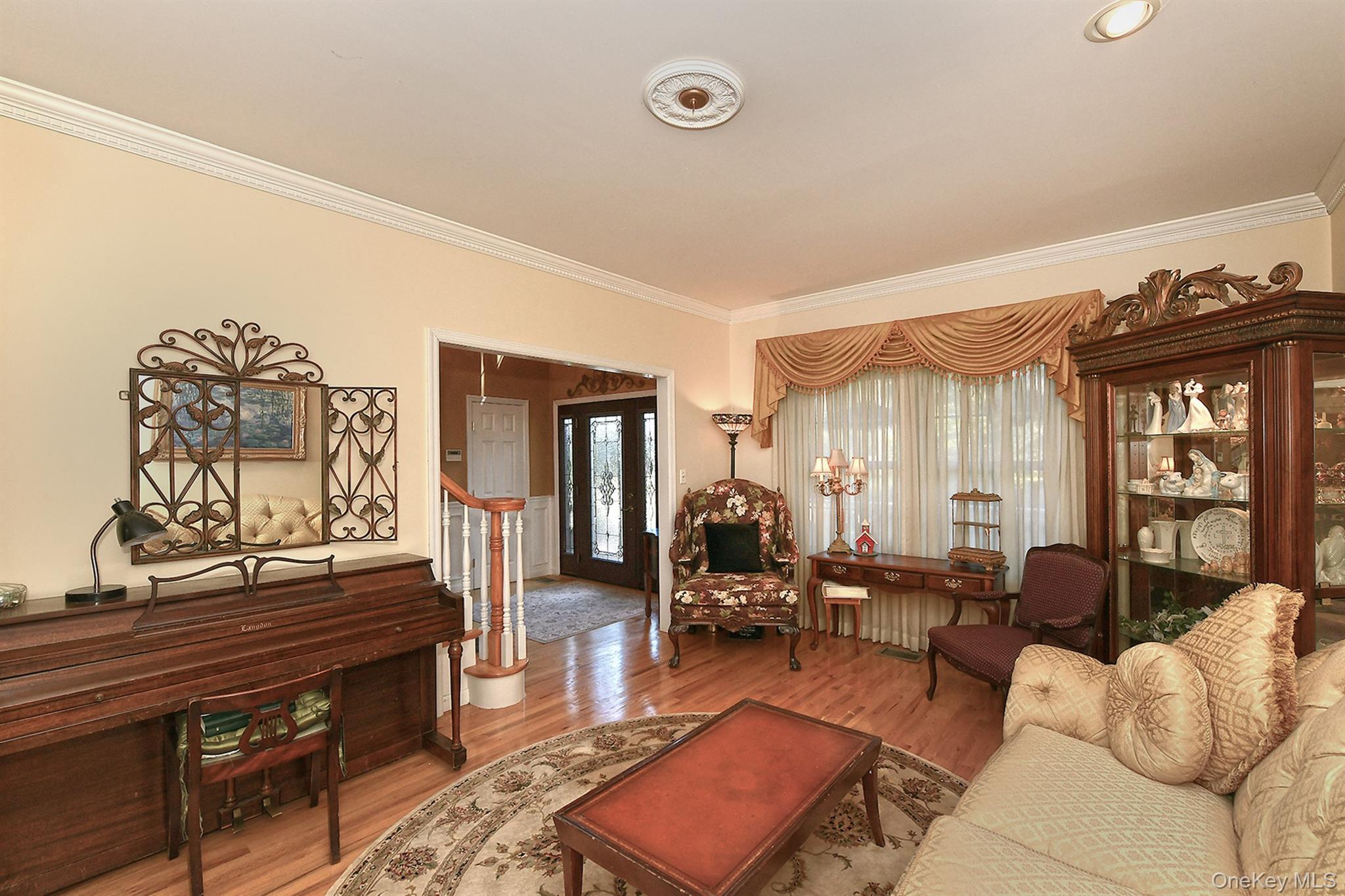 Single Family Ona Avenue Suffolk County, NY 11746, MLS-1047921-16