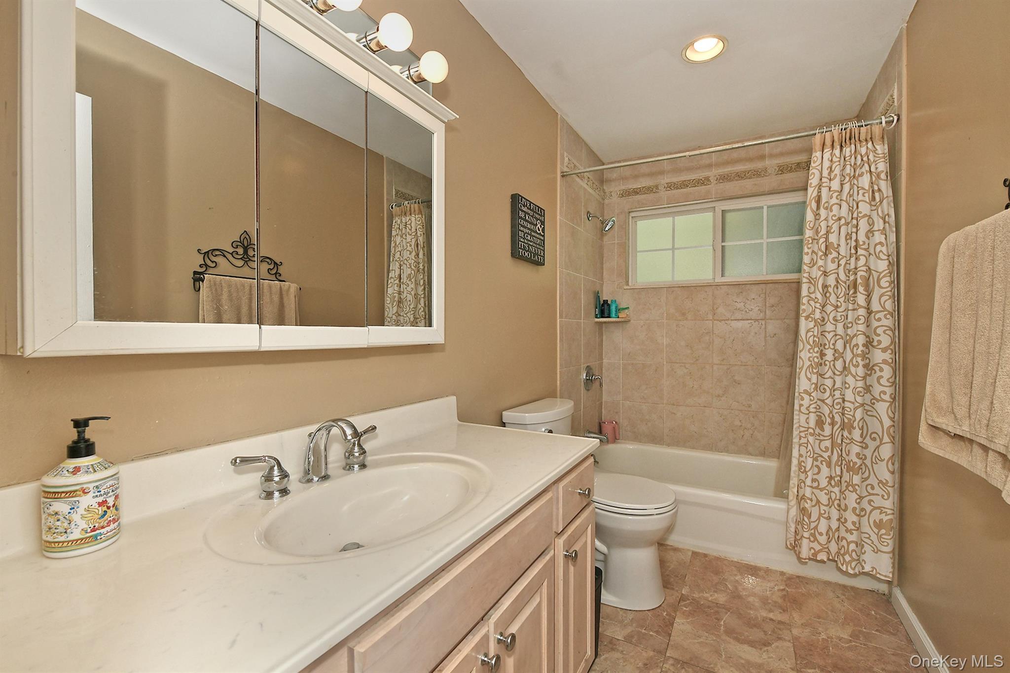 Single Family Ona Avenue Suffolk County, NY 11746, MLS-1047921-28