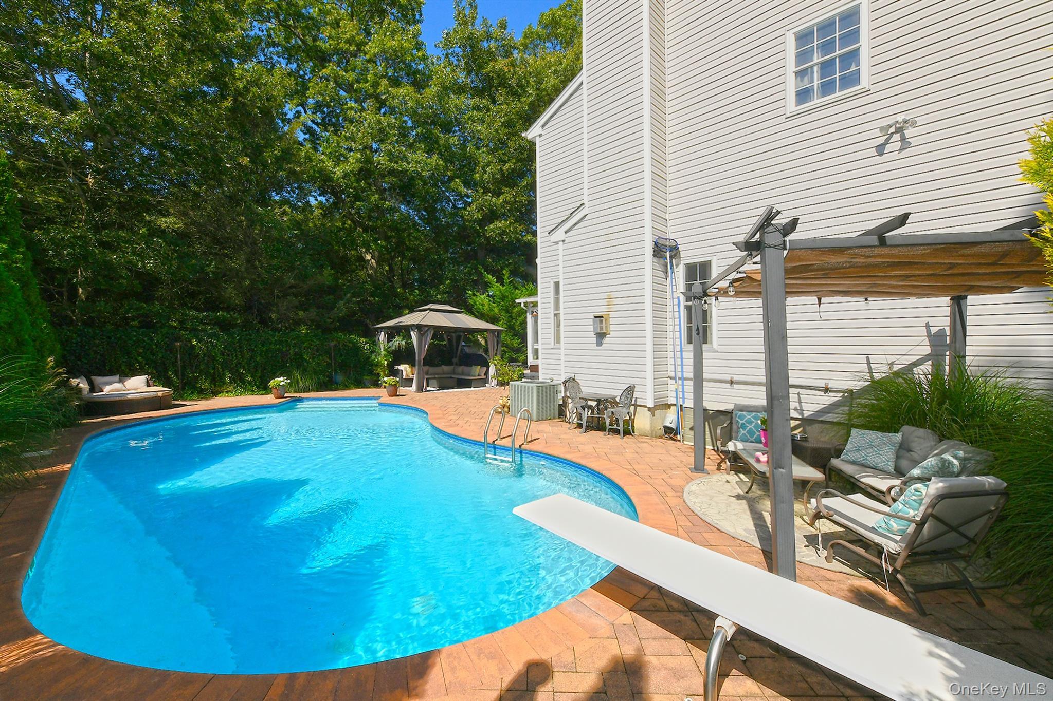 Single Family Ona Avenue Suffolk County, NY 11746, MLS-1047921-37