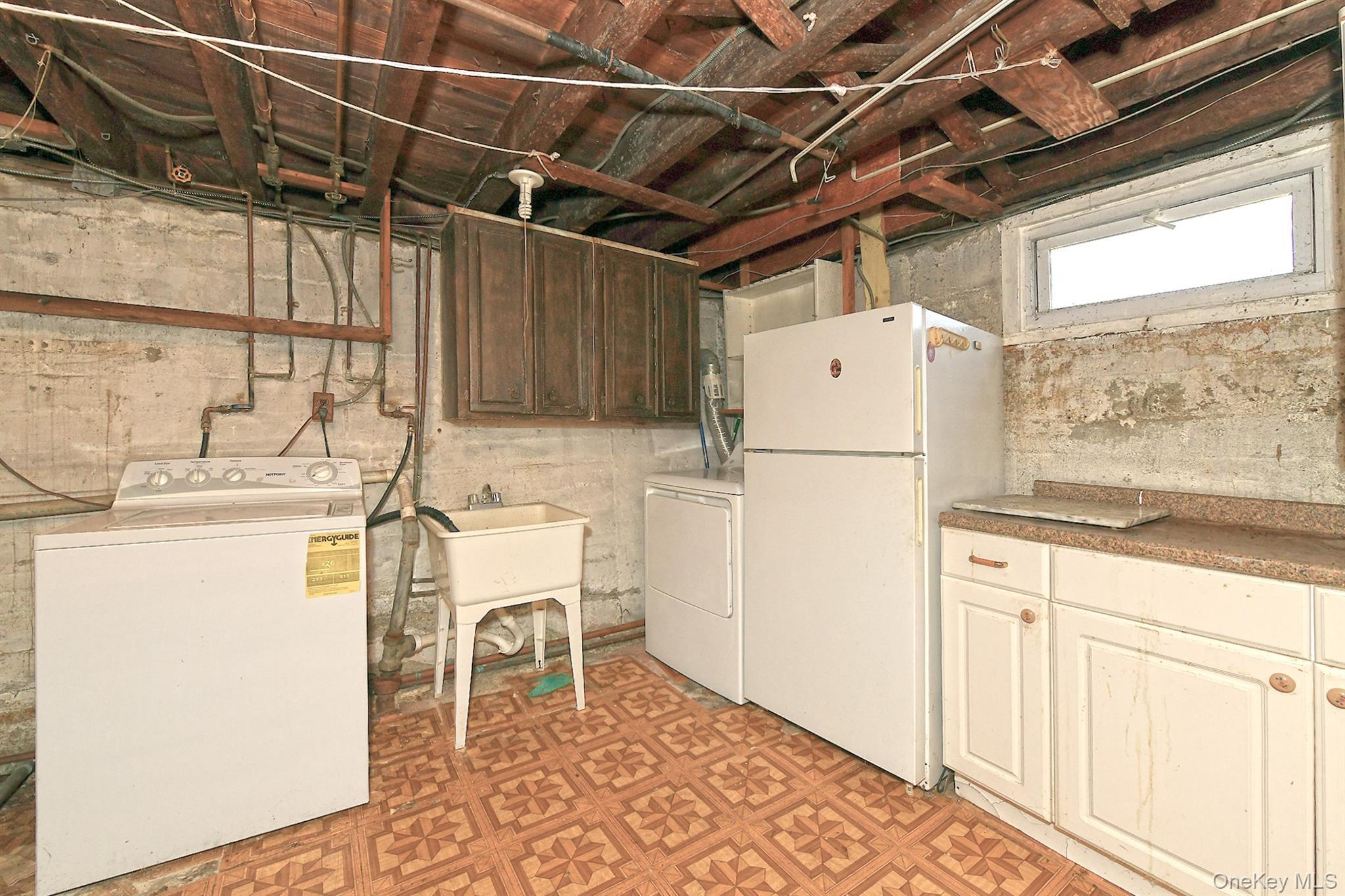 Single Family Hull Avenue Nassau County, NY 11040, MLS-1047936-28