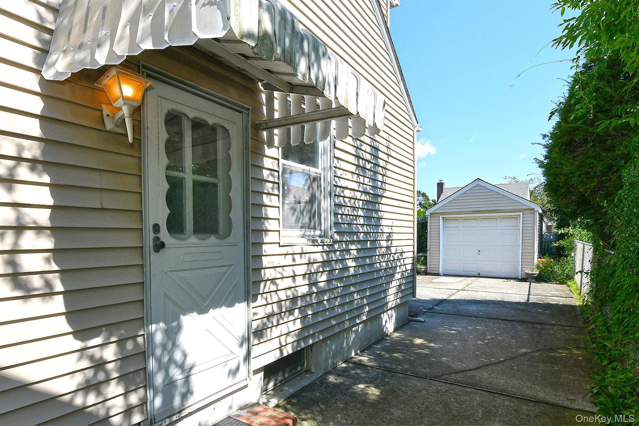 Single Family Hull Avenue Nassau County, NY 11040, MLS-1047936-31