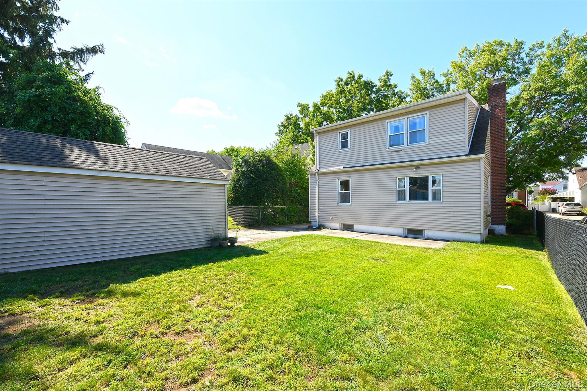 Single Family Hull Avenue Nassau County, NY 11040, MLS-1047936-33