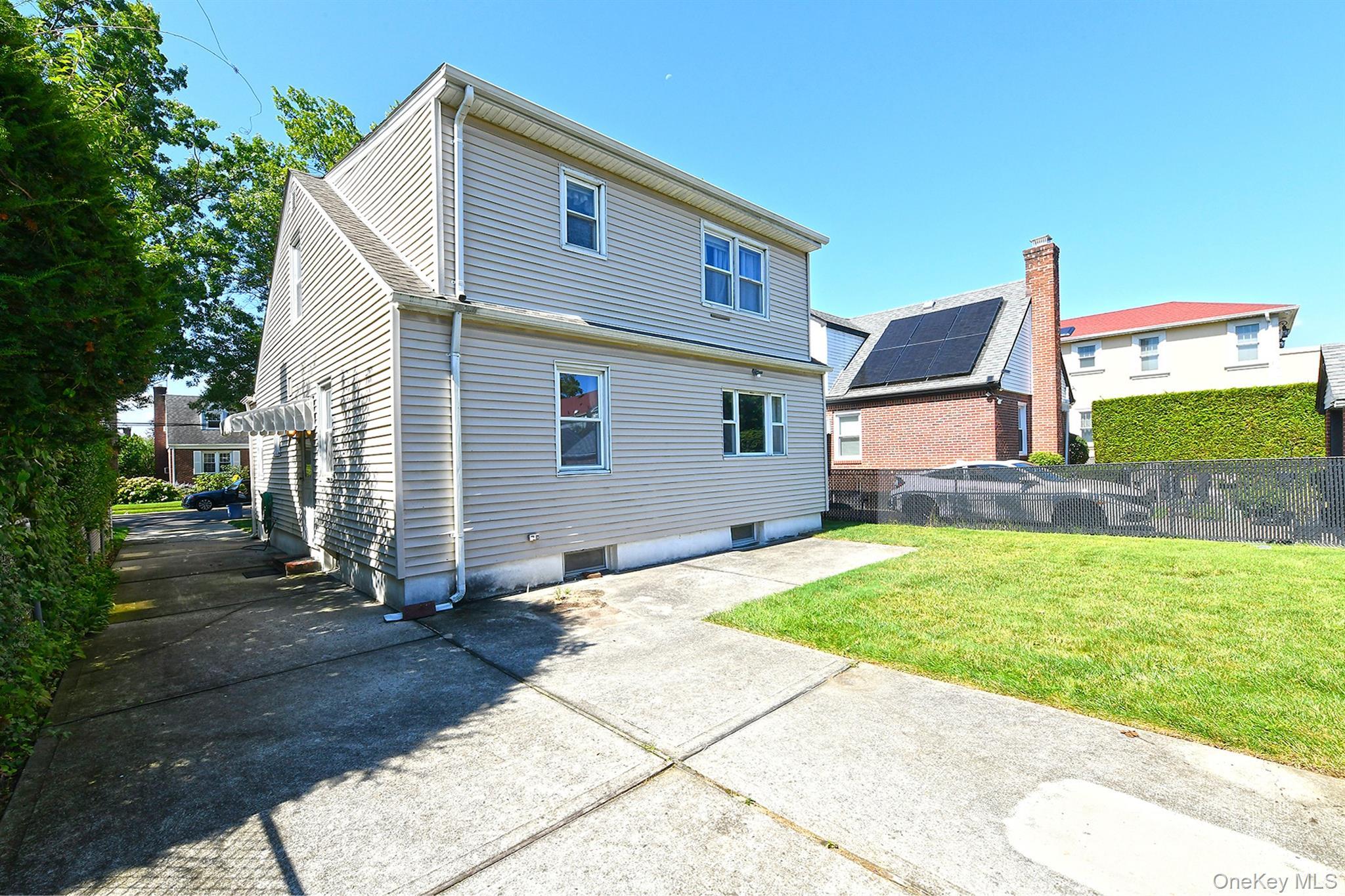 Single Family Hull Avenue  Nassau County, NY 11040, MLS-1047936-34