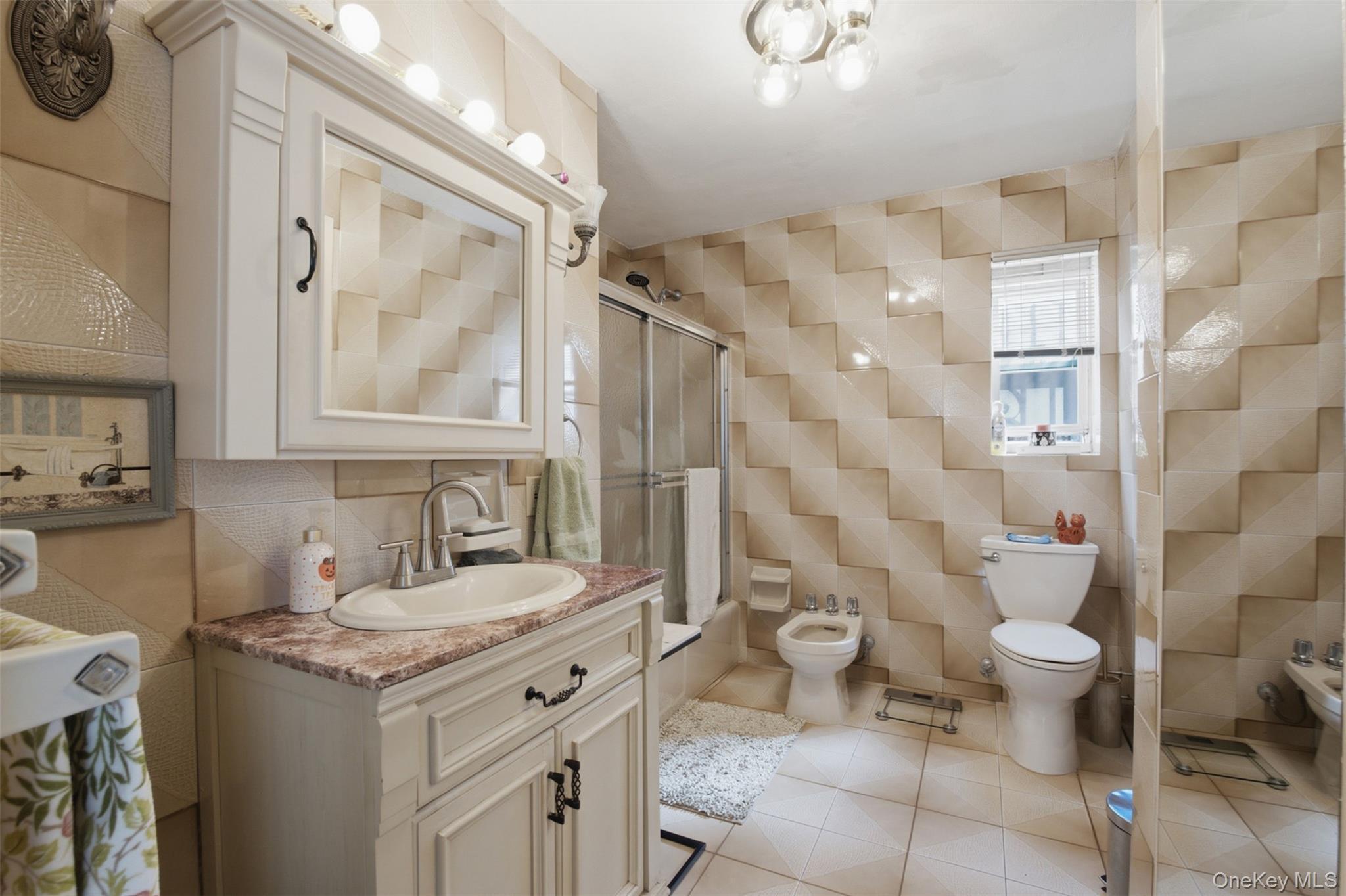 Single Family Astor Avenue Bronx, NY 10469, MLS-1047949-13