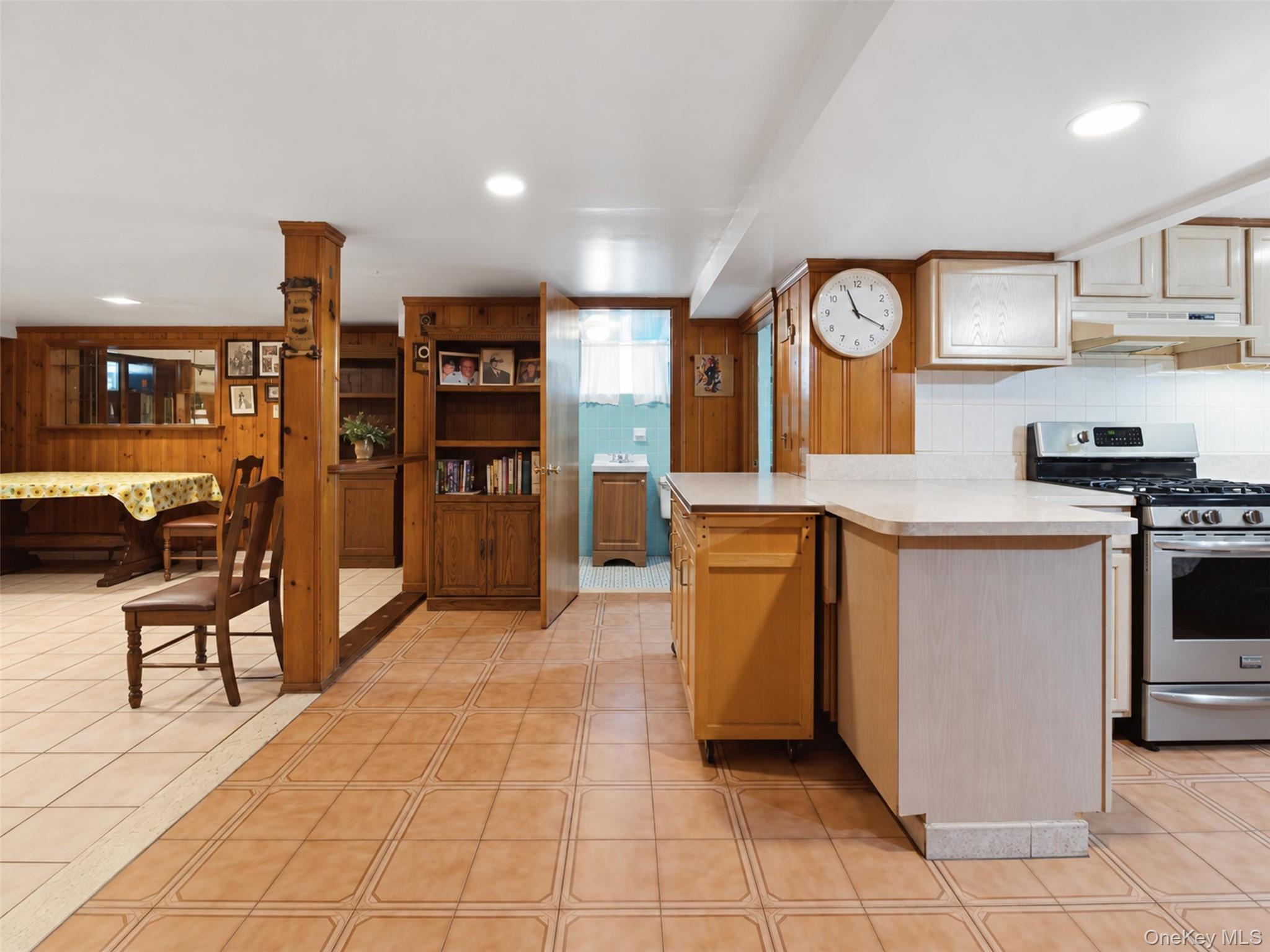 Single Family Astor Avenue Bronx, NY 10469, MLS-1047949-14
