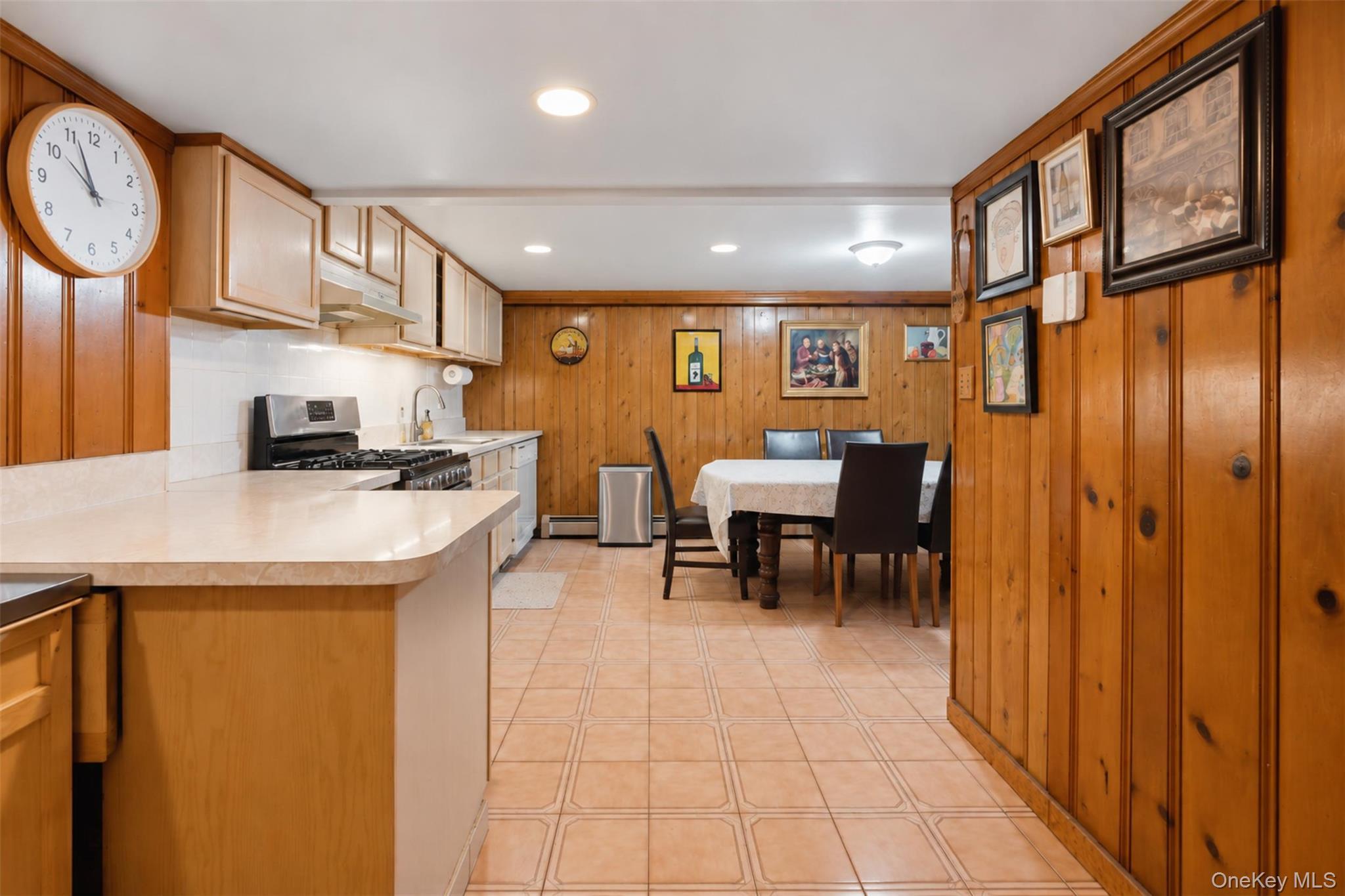 Single Family Astor Avenue Bronx, NY 10469, MLS-1047949-15