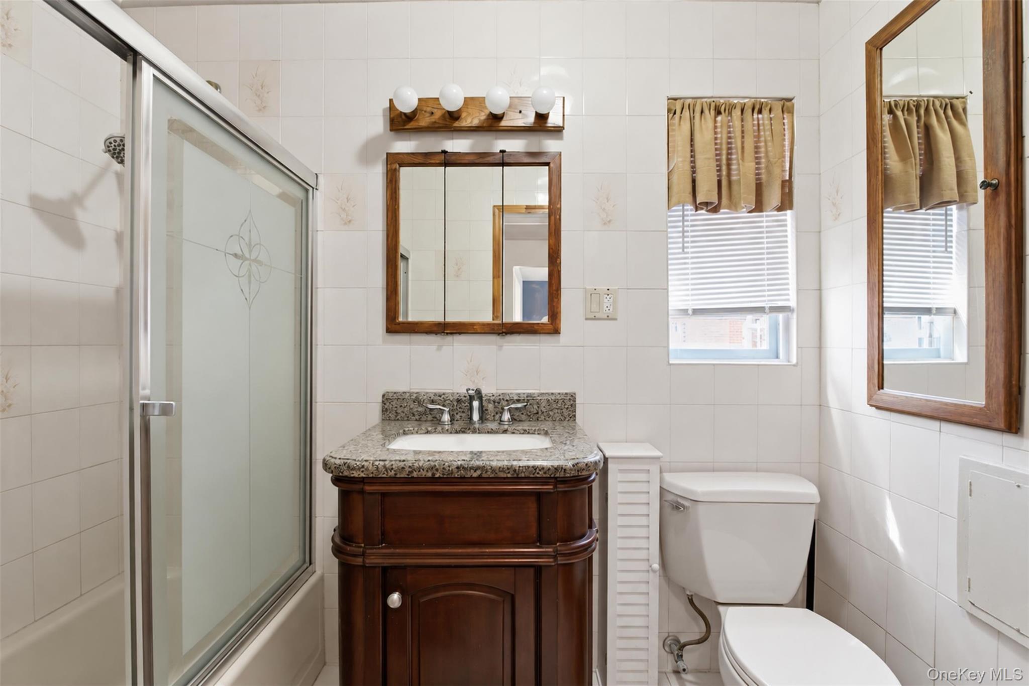 Single Family Astor Avenue Bronx, NY 10469, MLS-1047949-31