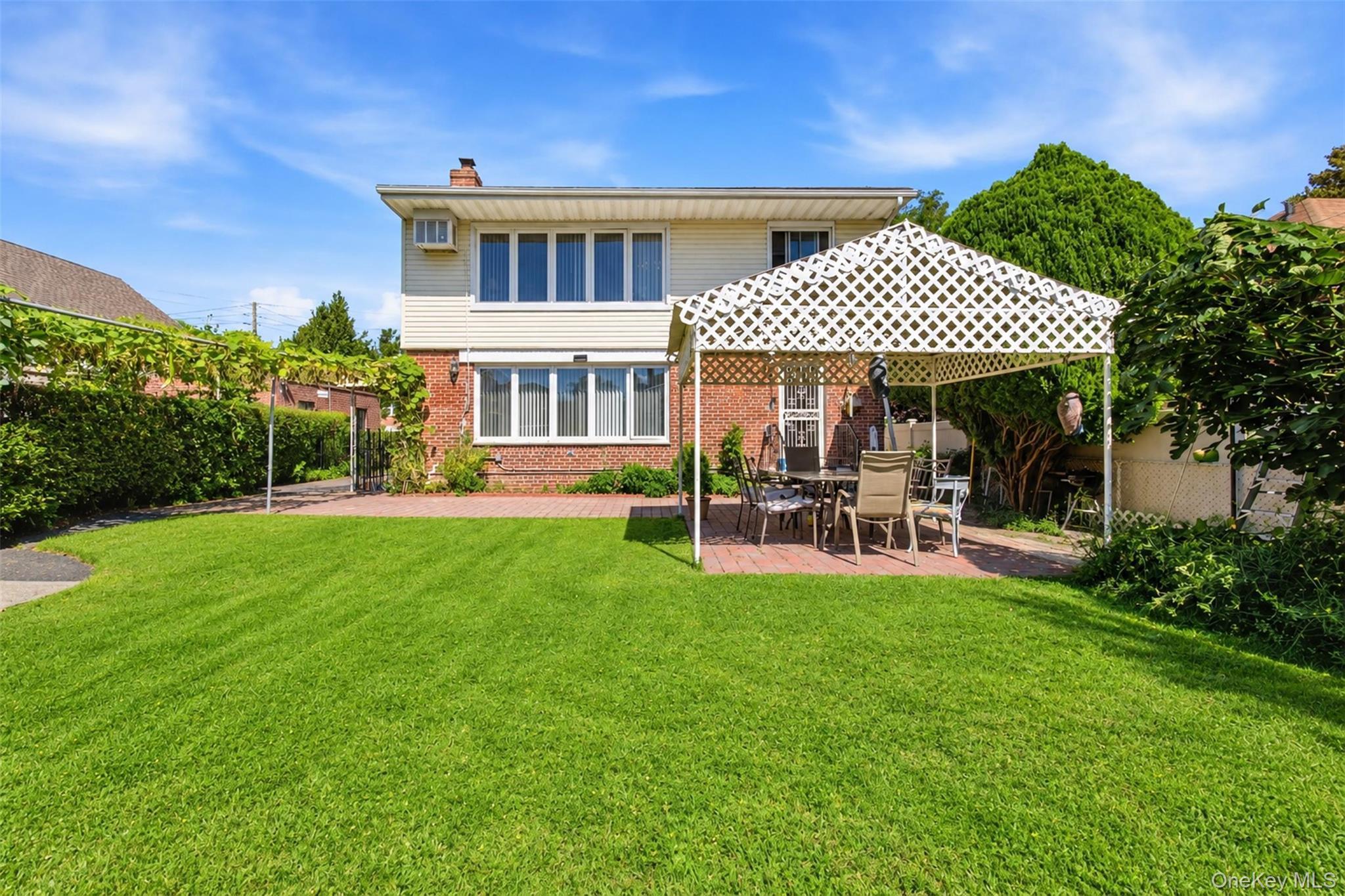 Single Family Astor Avenue Bronx, NY 10469, MLS-1047949-35