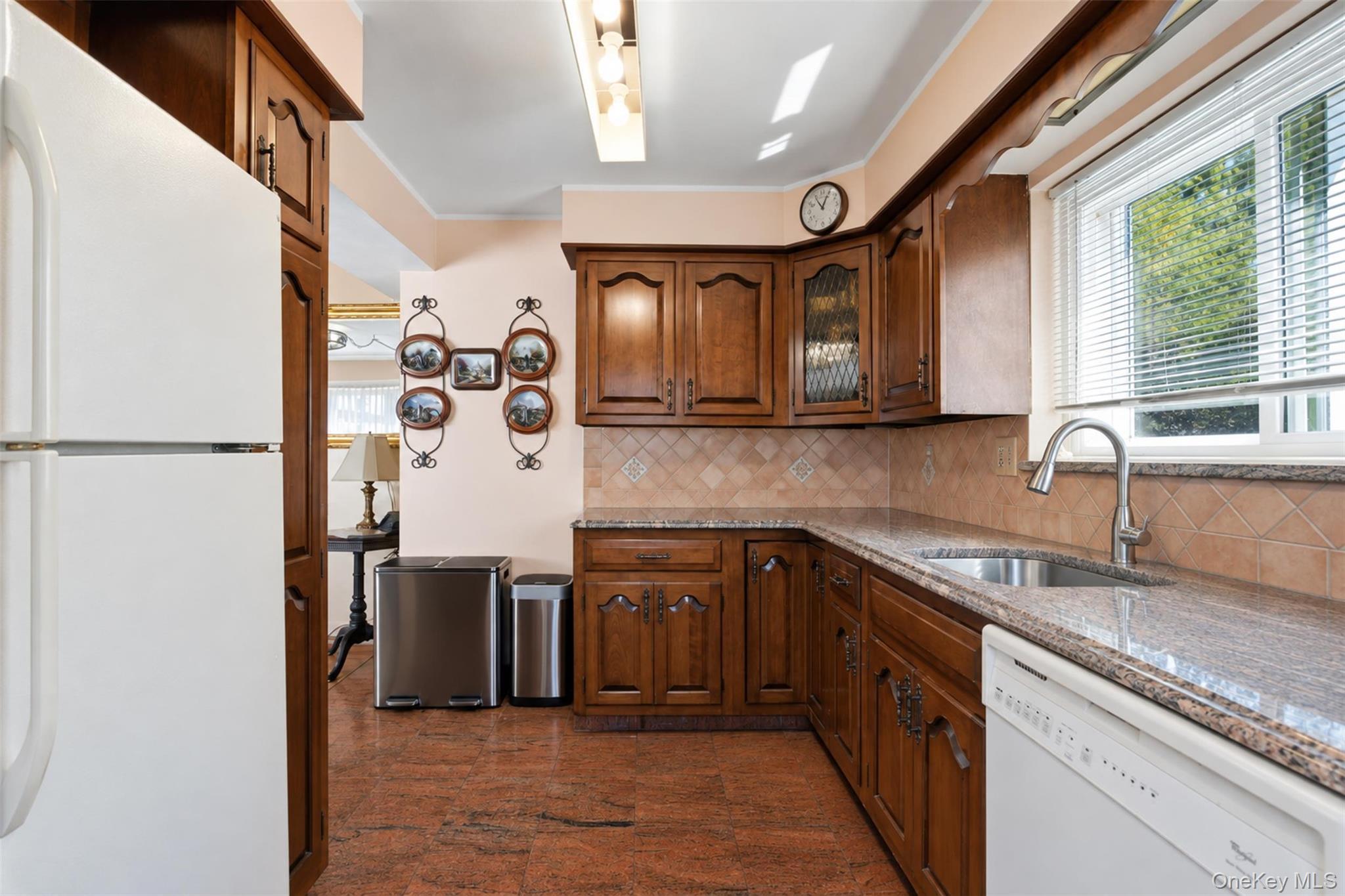 Single Family Astor Avenue Bronx, NY 10469, MLS-1047949-7