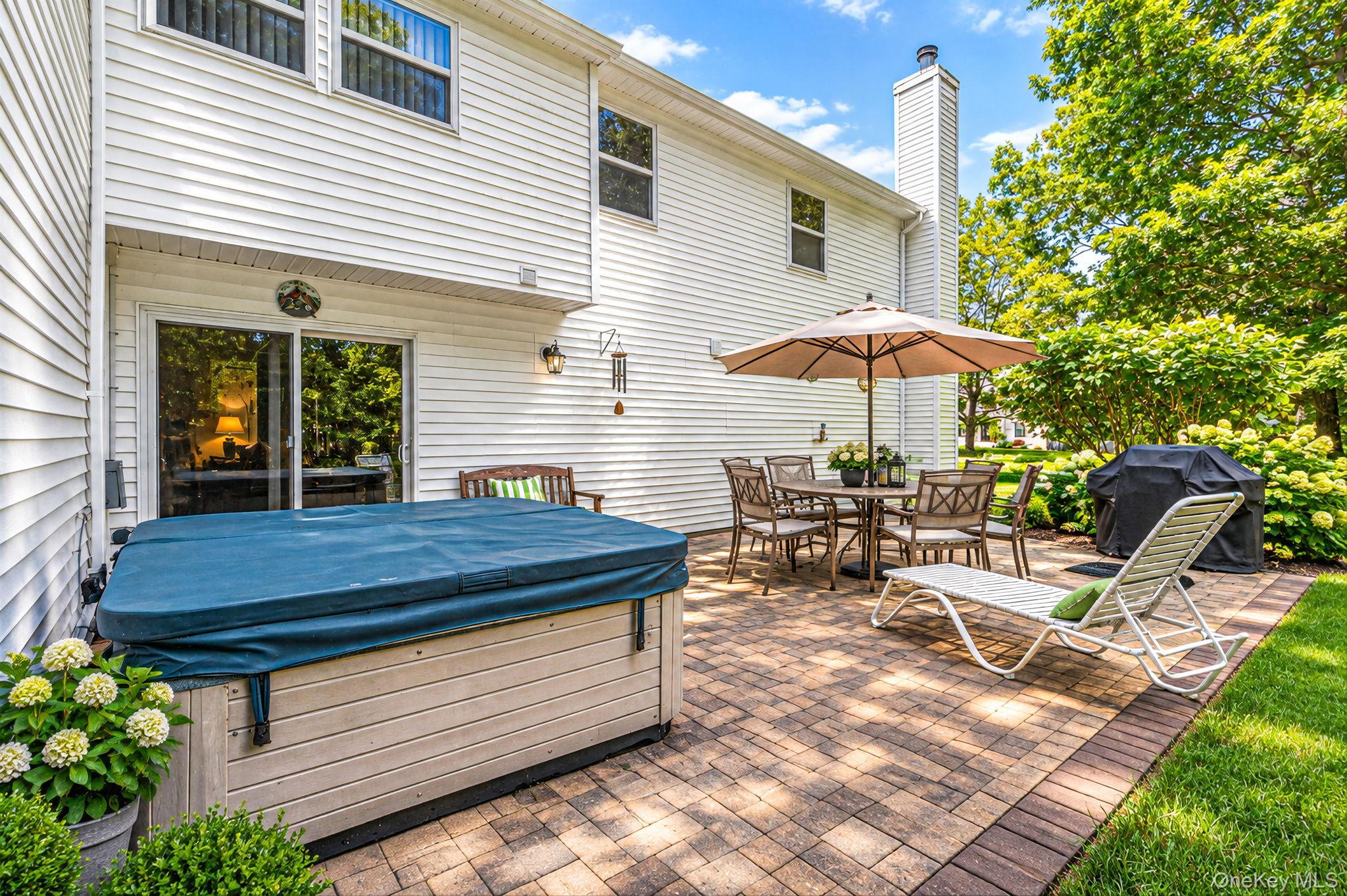 Single Family Chen Court  Suffolk County, NY 11953, MLS-1047975-10