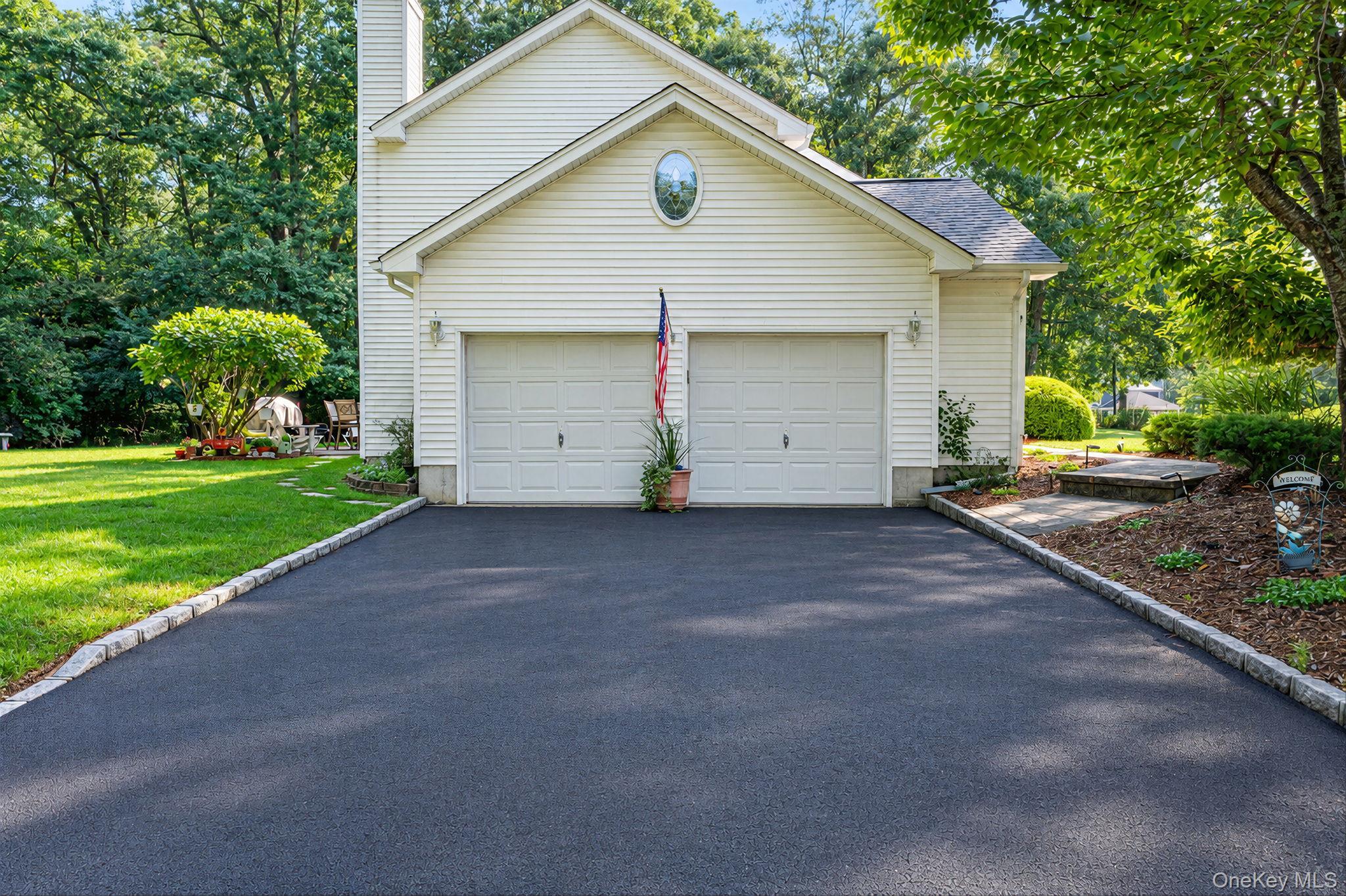 Single Family Chen Court  Suffolk County, NY 11953, MLS-1047975-3