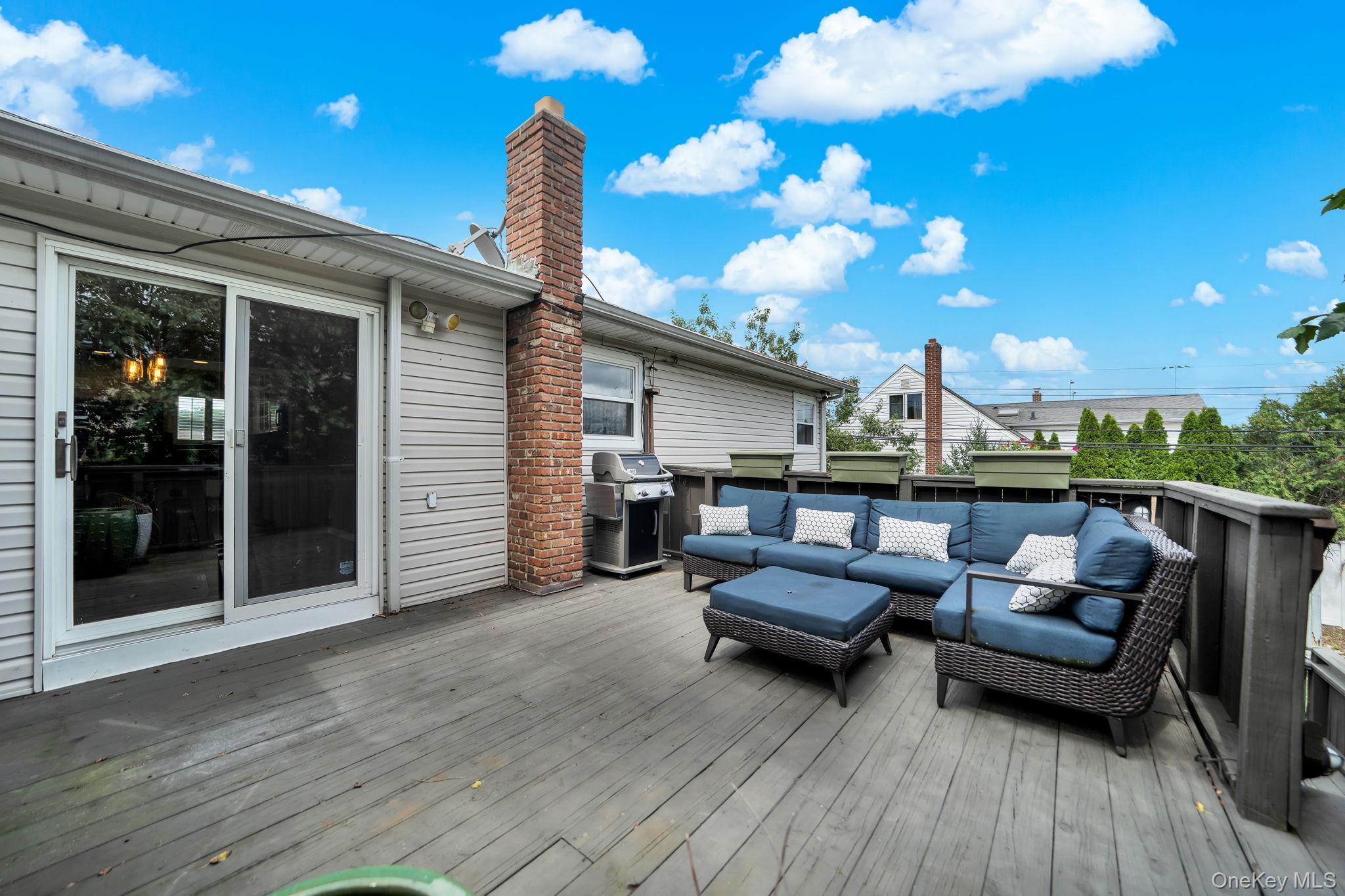 Single Family N Oak Street Nassau County, NY 11758, MLS-1047976-32