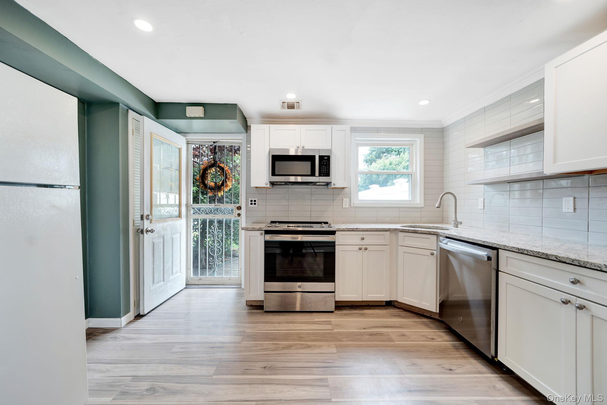 Single Family N Oak Street Nassau County, NY 11758, MLS-1047976-6