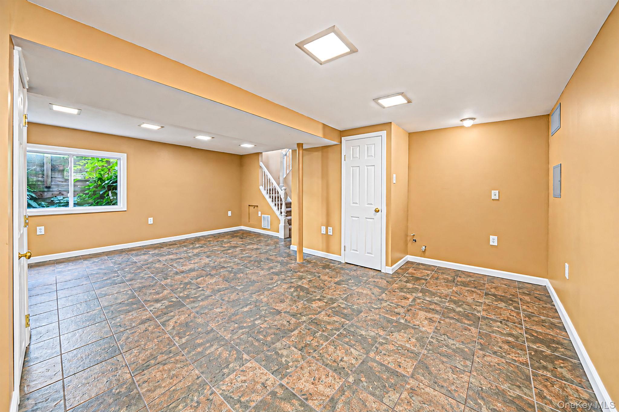 Single Family Willets Drive Nassau County, NY 11791, MLS-1048009-21