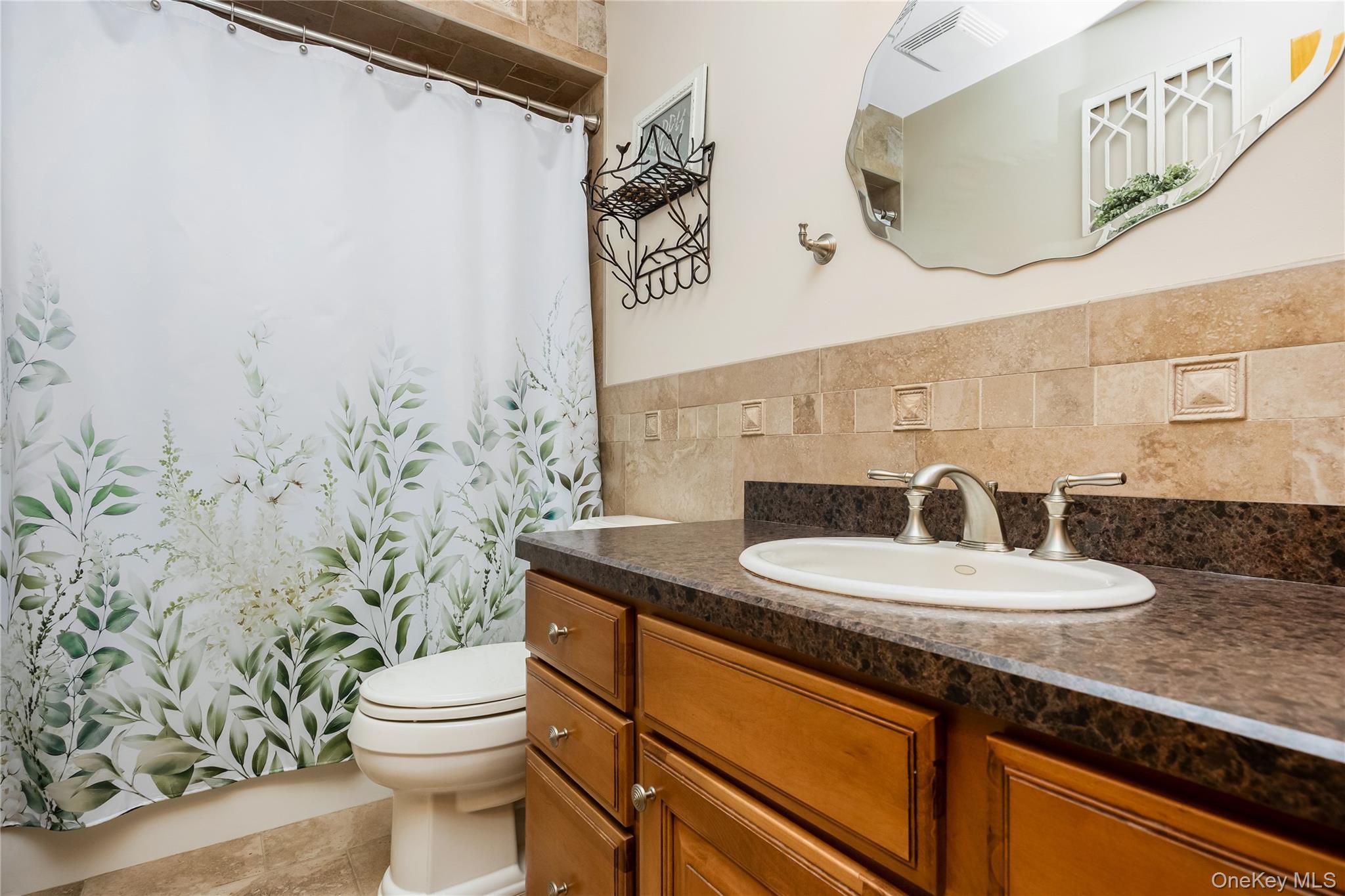 Single Family Jaycox Avenue Suffolk County, NY 11751, MLS-1048018-16