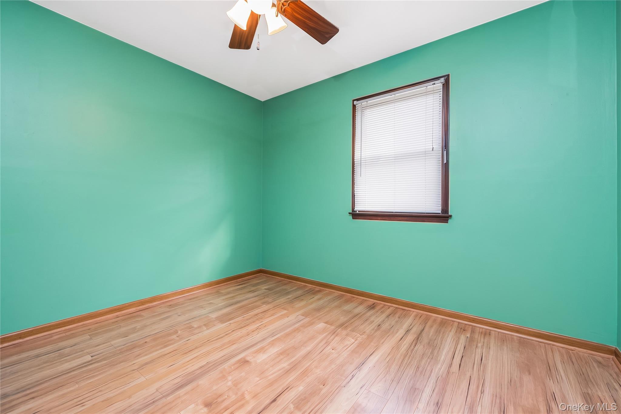 Single Family Jaycox Avenue Suffolk County, NY 11751, MLS-1048018-25