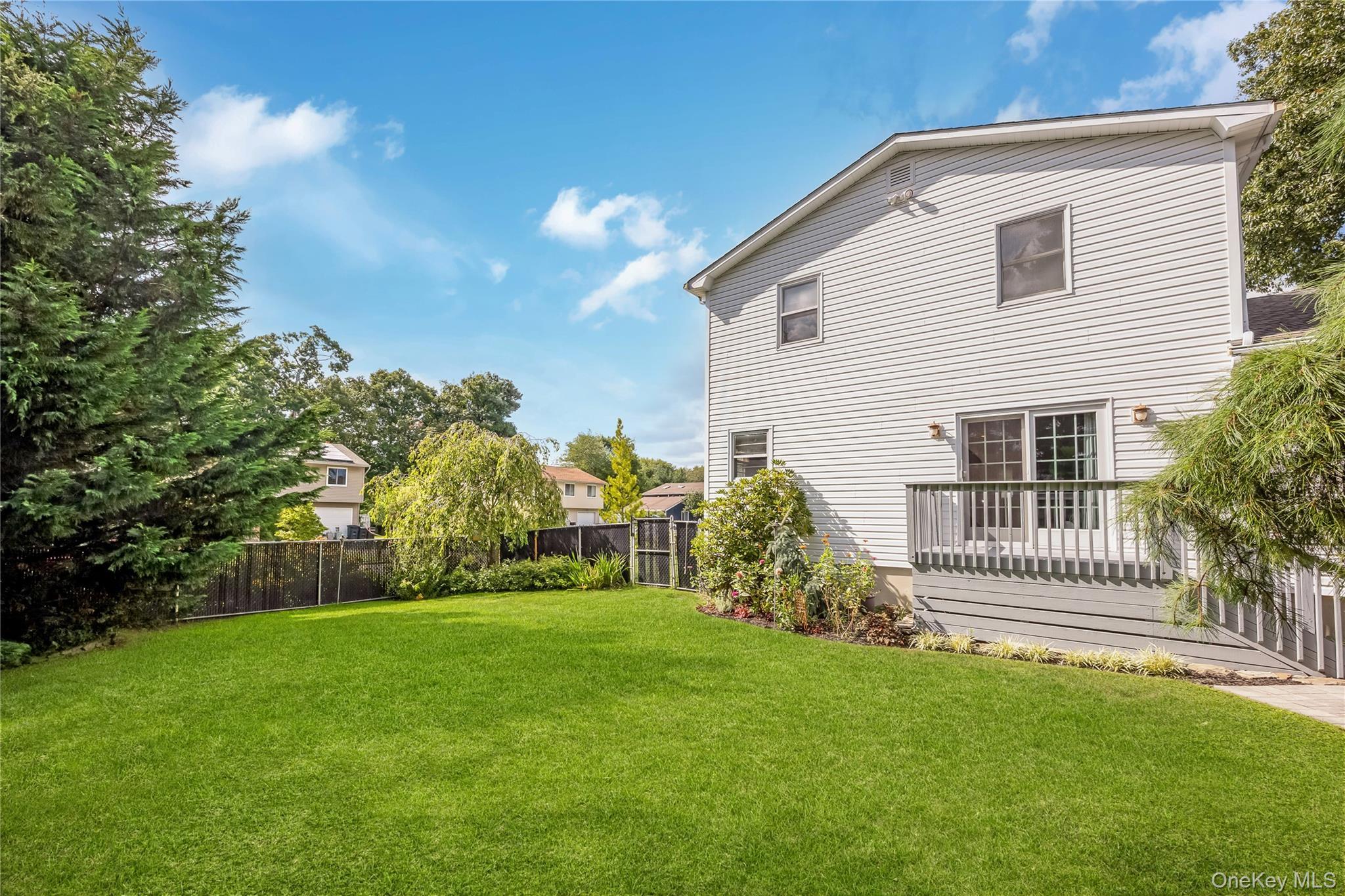 Single Family Jaycox Avenue Suffolk County, NY 11751, MLS-1048018-31