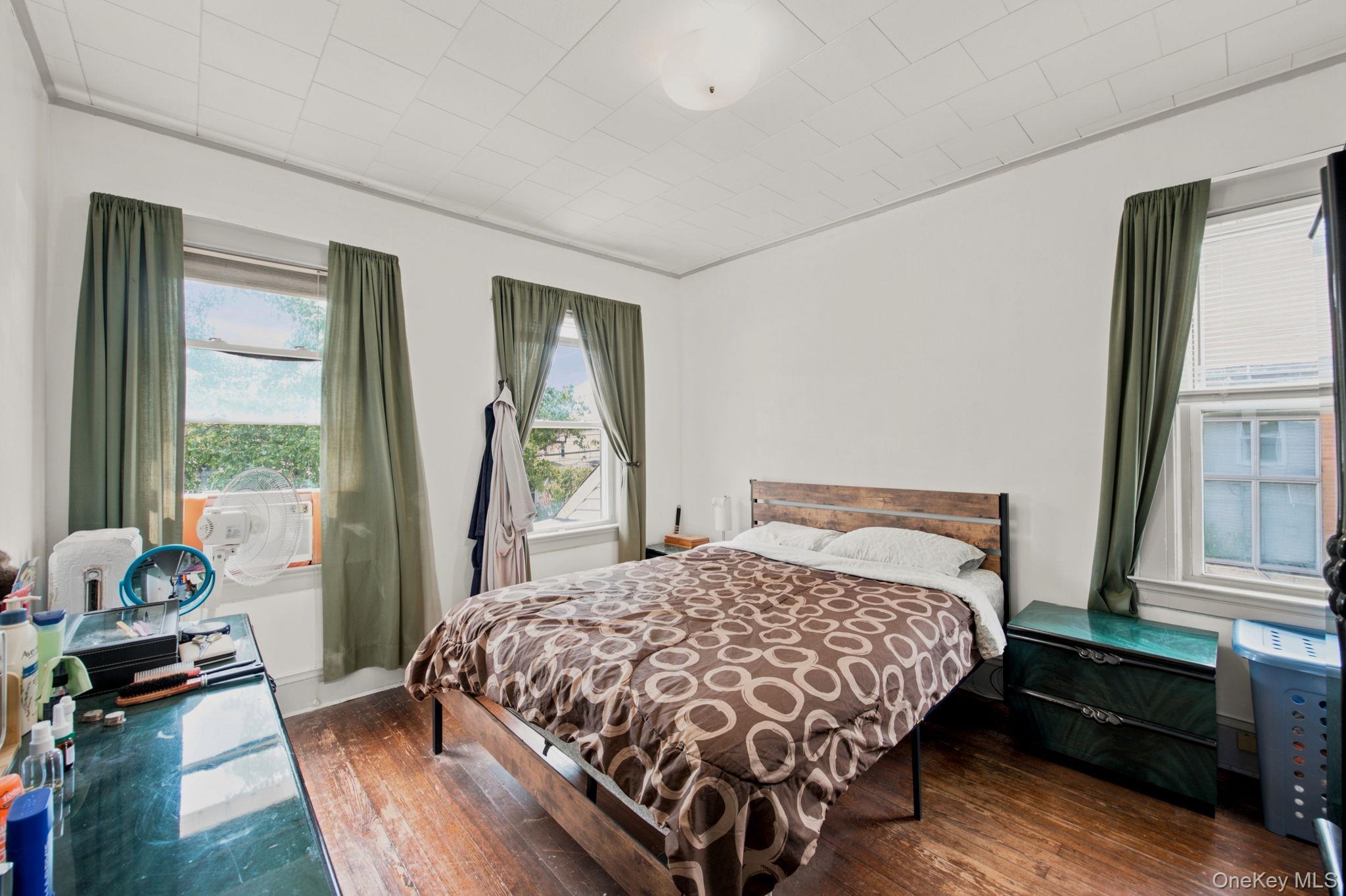 Single Family 92nd Avenue  Queens, NY 11421, MLS-1048019-16