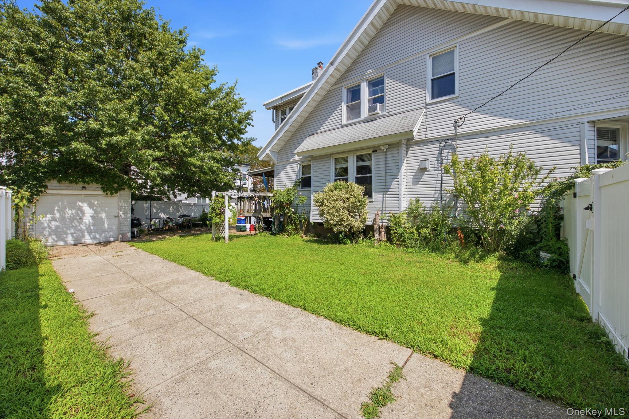Single Family 92nd Avenue  Queens, NY 11421, MLS-1048019-29