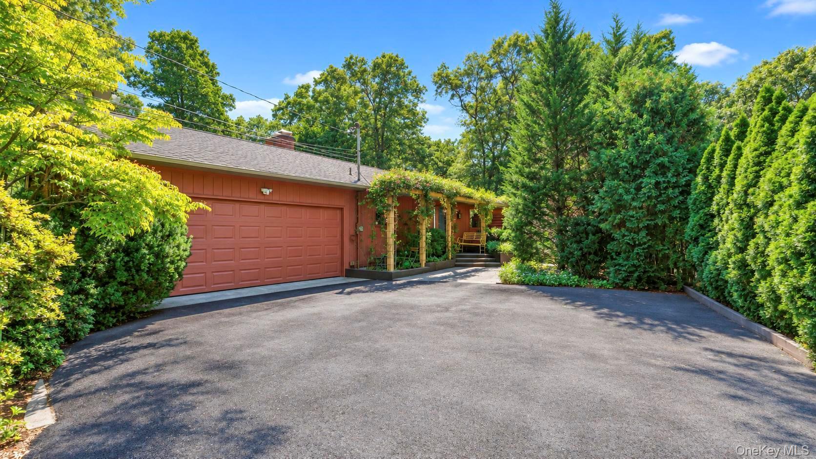 Single Family Daly Court Suffolk County, NY 11901, MLS-1048021-11