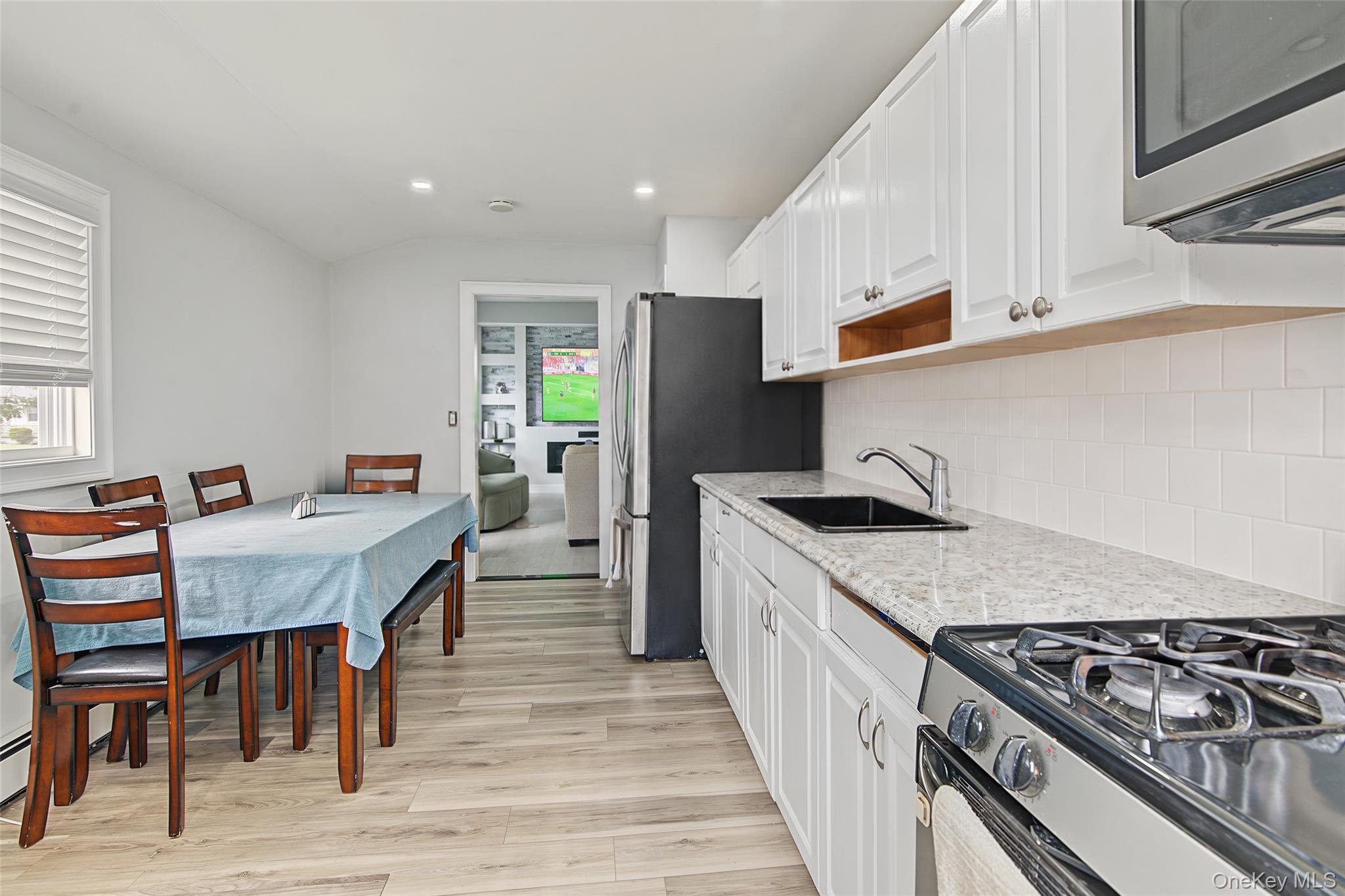 Single Family Bay Shore Avenue Suffolk County, NY 11706, MLS-1048032-10