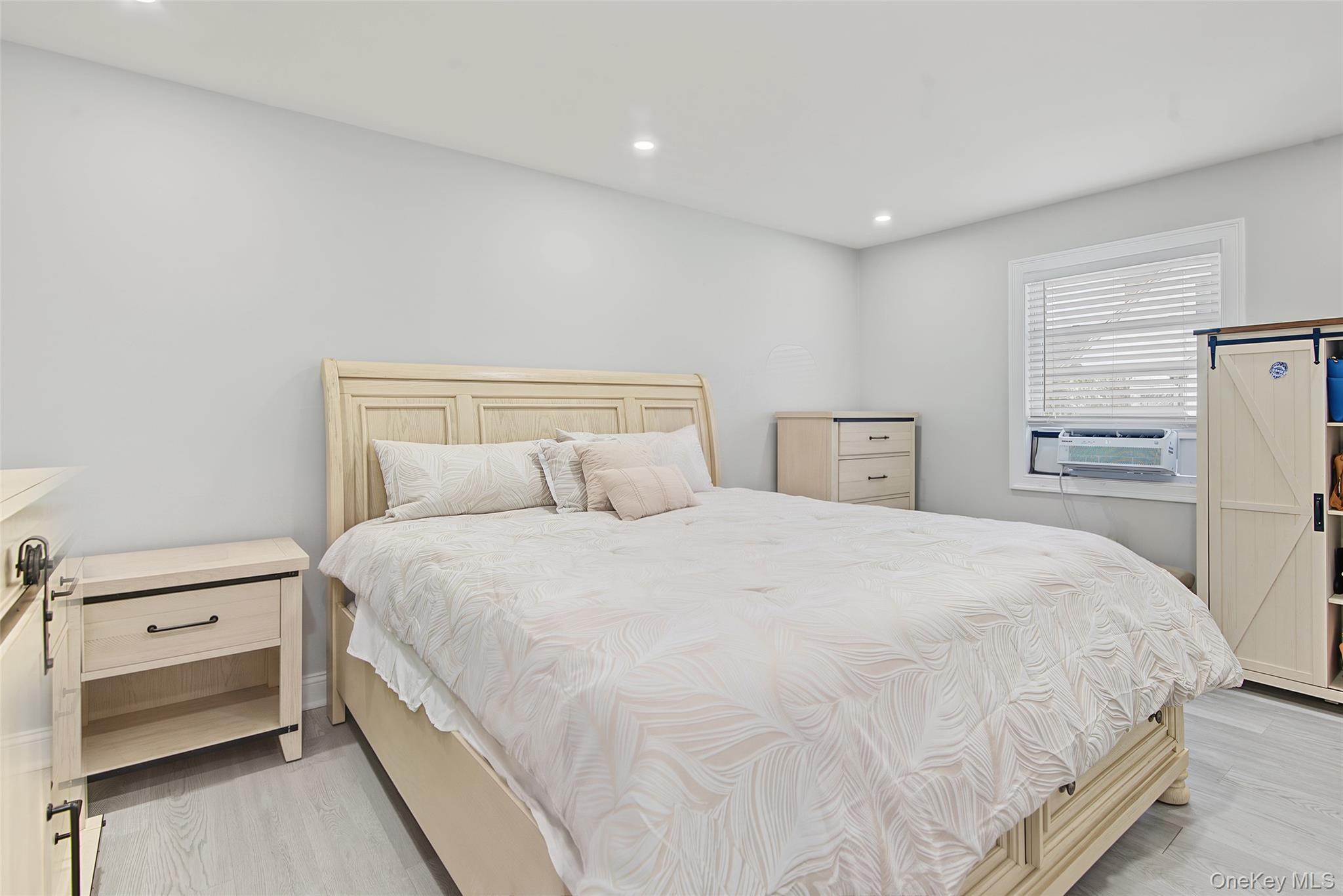 Single Family Bay Shore Avenue Suffolk County, NY 11706, MLS-1048032-11