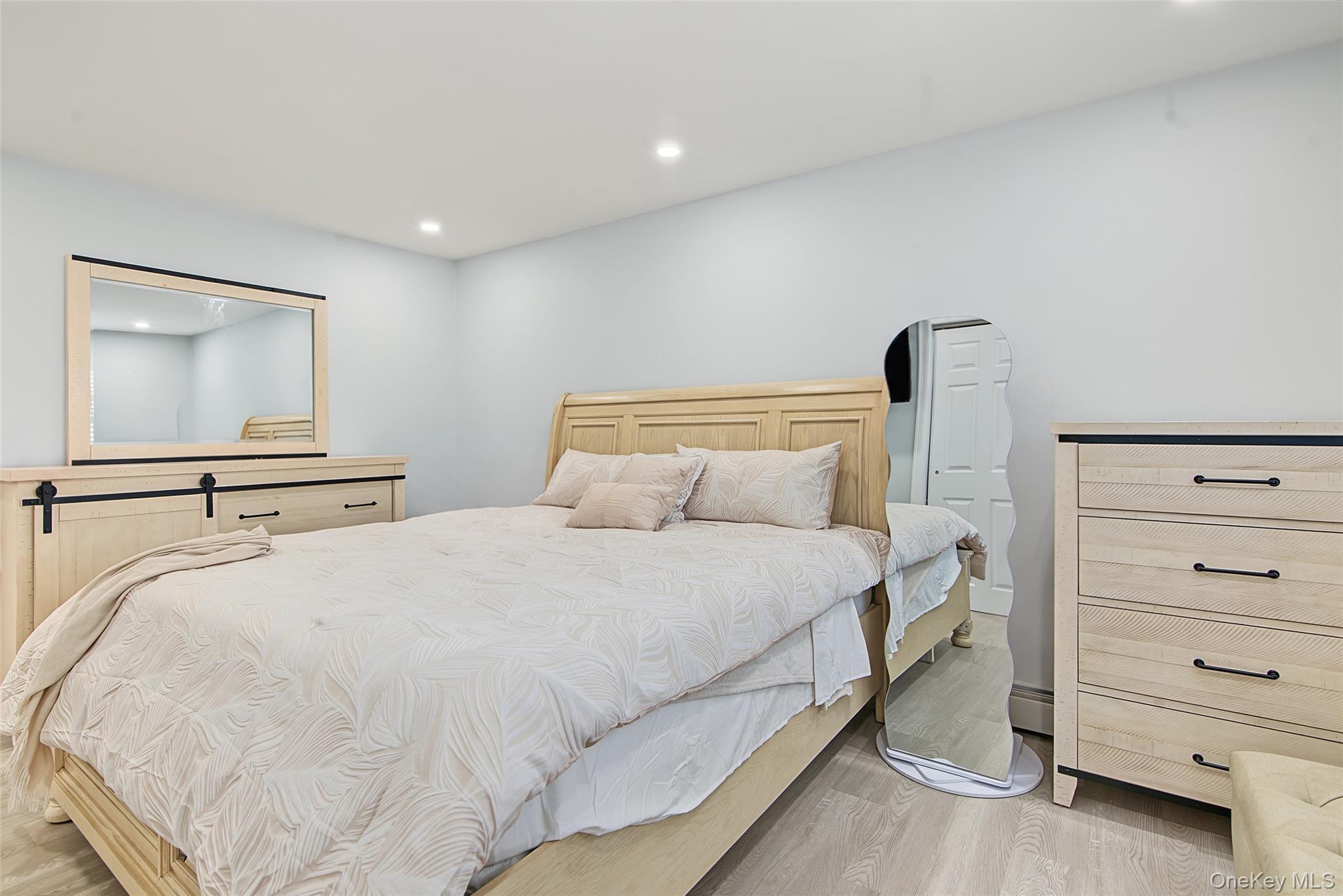 Single Family Bay Shore Avenue Suffolk County, NY 11706, MLS-1048032-12