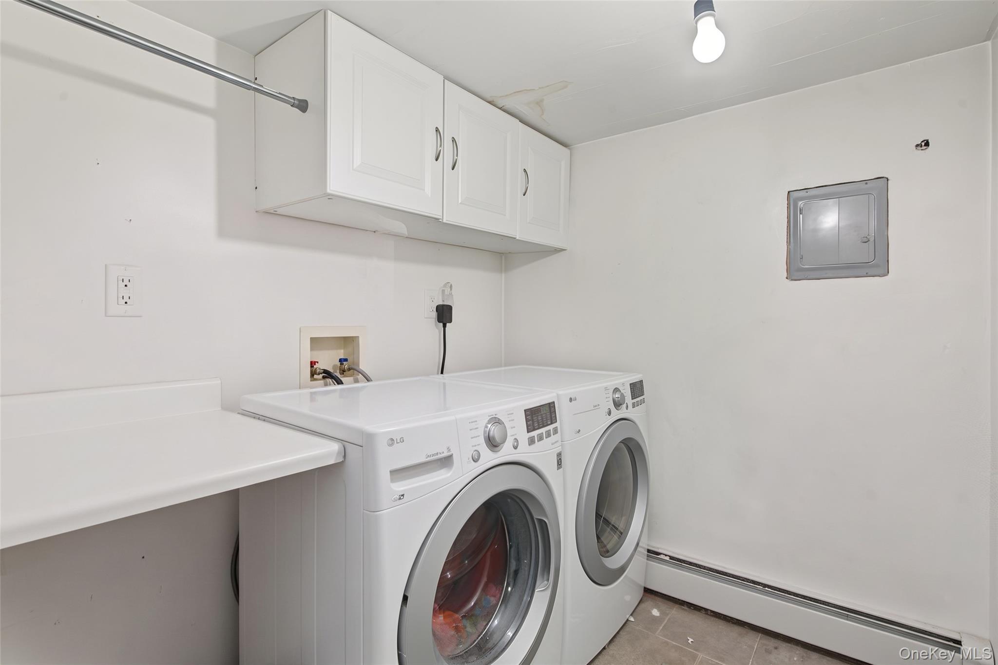 Single Family Bay Shore Avenue Suffolk County, NY 11706, MLS-1048032-20