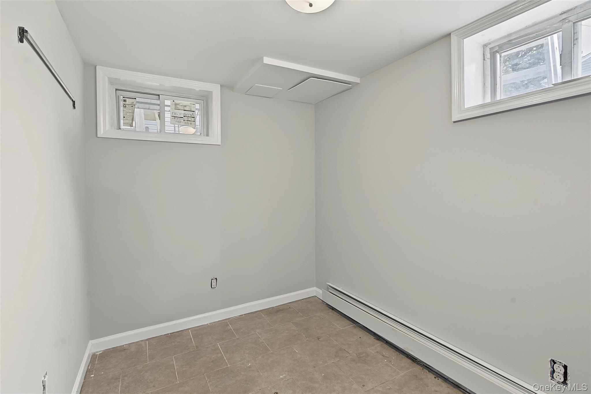 Single Family Bay Shore Avenue Suffolk County, NY 11706, MLS-1048032-22