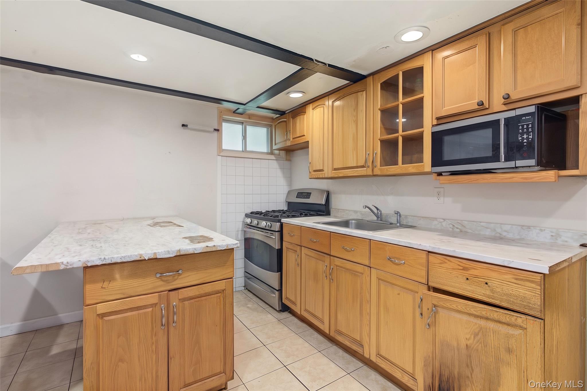 Single Family Bay Shore Avenue Suffolk County, NY 11706, MLS-1048032-24