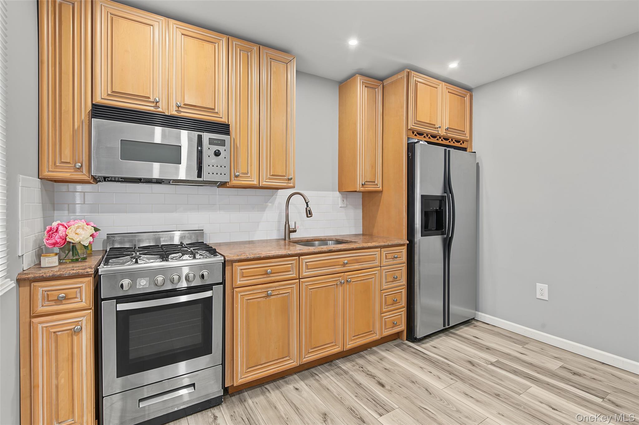Single Family Bay Shore Avenue Suffolk County, NY 11706, MLS-1048032-29