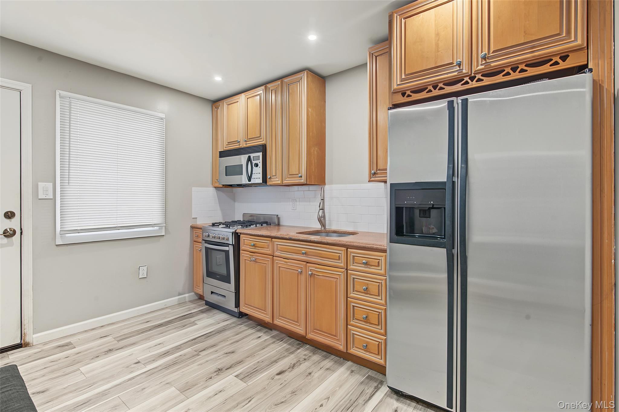 Single Family Bay Shore Avenue Suffolk County, NY 11706, MLS-1048032-30