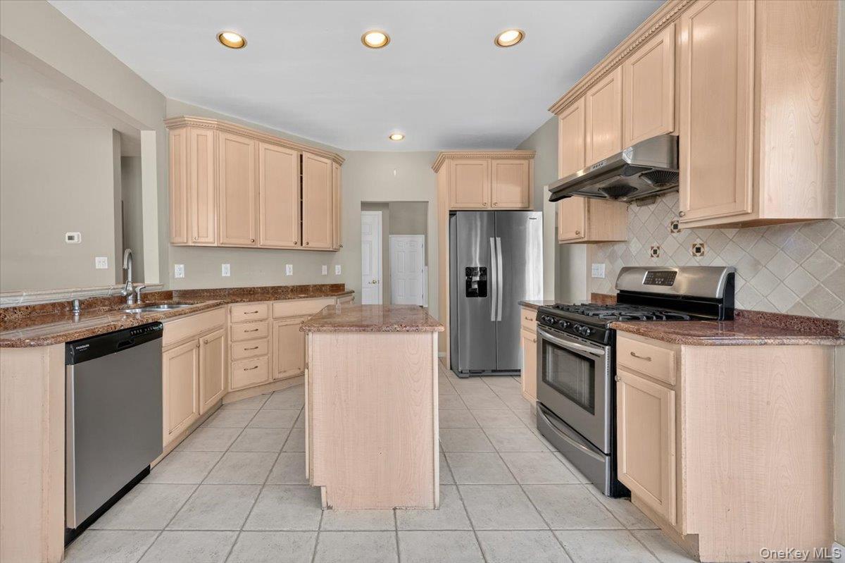Single Family Cranberry Court  Suffolk County, NY 11747, MLS-1048056-10