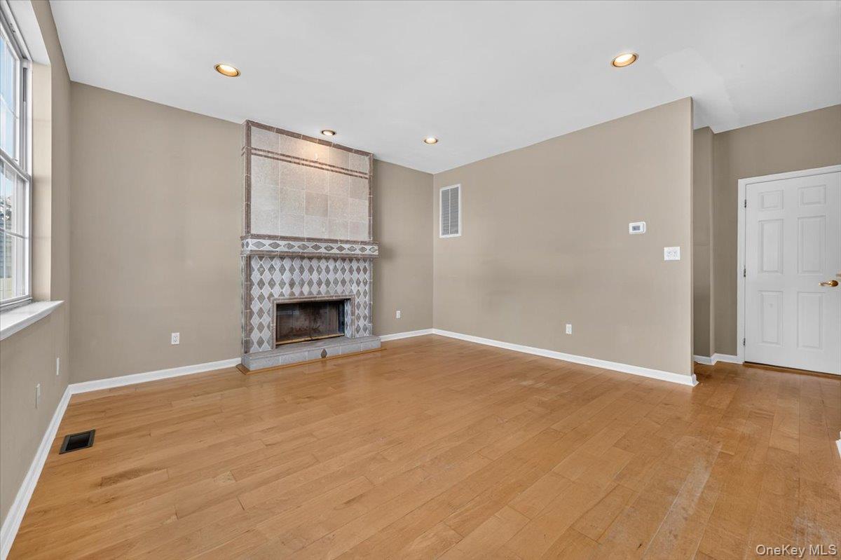 Single Family Cranberry Court  Suffolk County, NY 11747, MLS-1048056-11