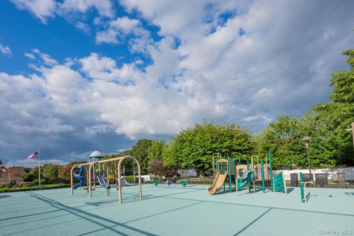Single Family Cranberry Court  Suffolk County, NY 11747, MLS-1048056-32