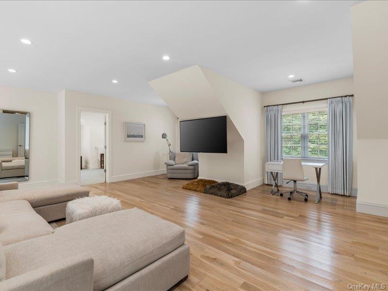 Single Family Edge Of Woods Road Suffolk County, NY 11976, MLS-1048083-19