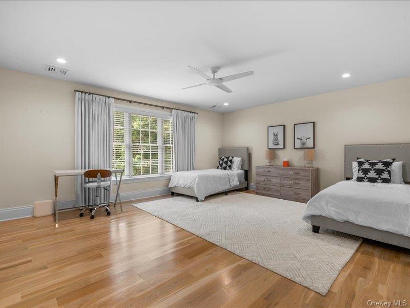 Single Family Edge Of Woods Road Suffolk County, NY 11976, MLS-1048083-24