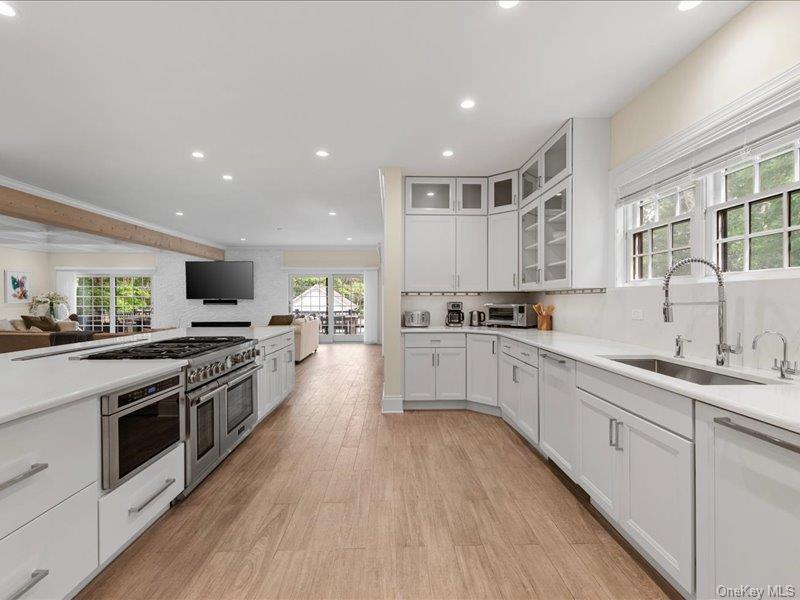 Single Family Edge Of Woods Road Suffolk County, NY 11976, MLS-1048083-9
