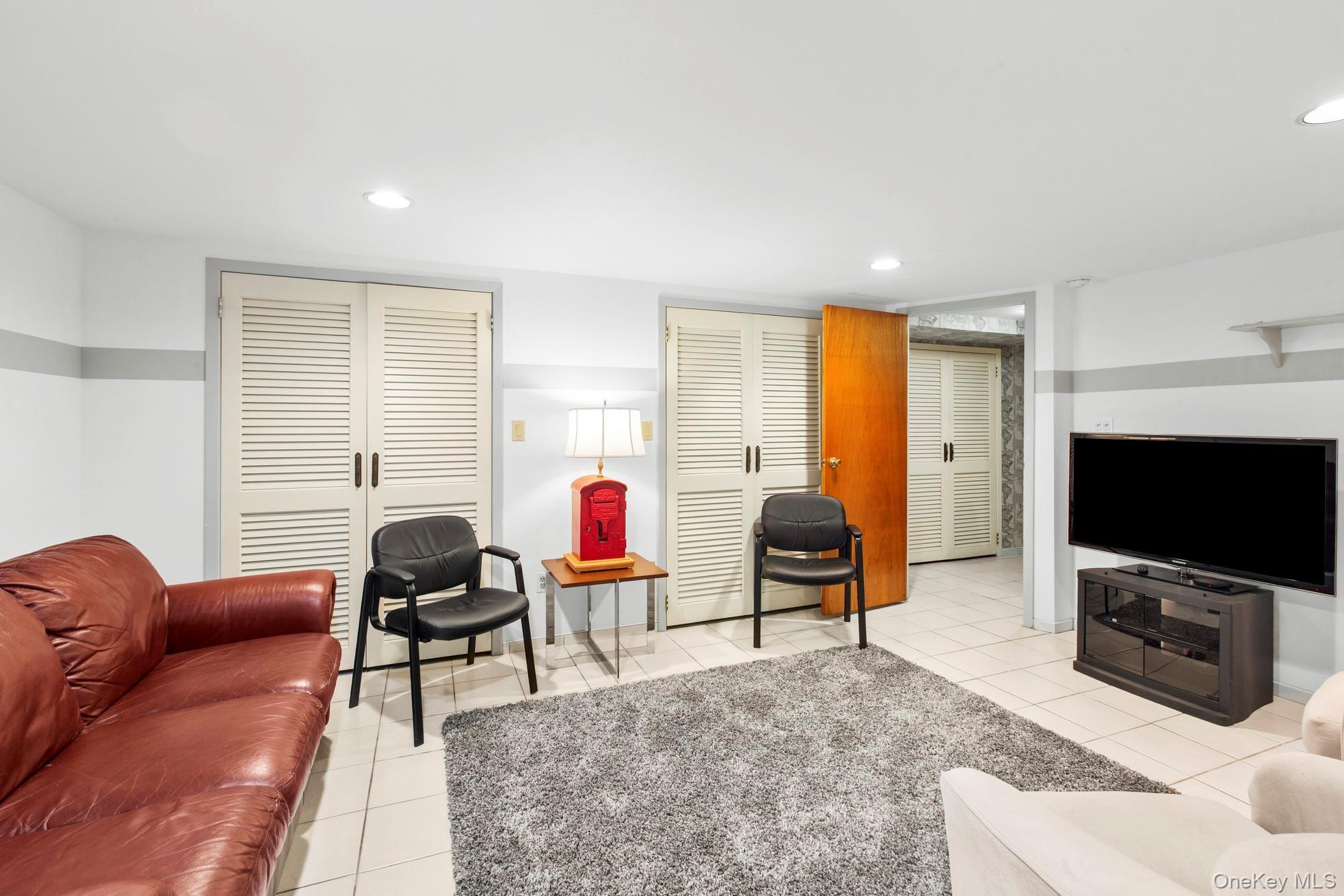 Single Family Woodlawn Avenue Nassau County, NY 11581, MLS-1048089-12
