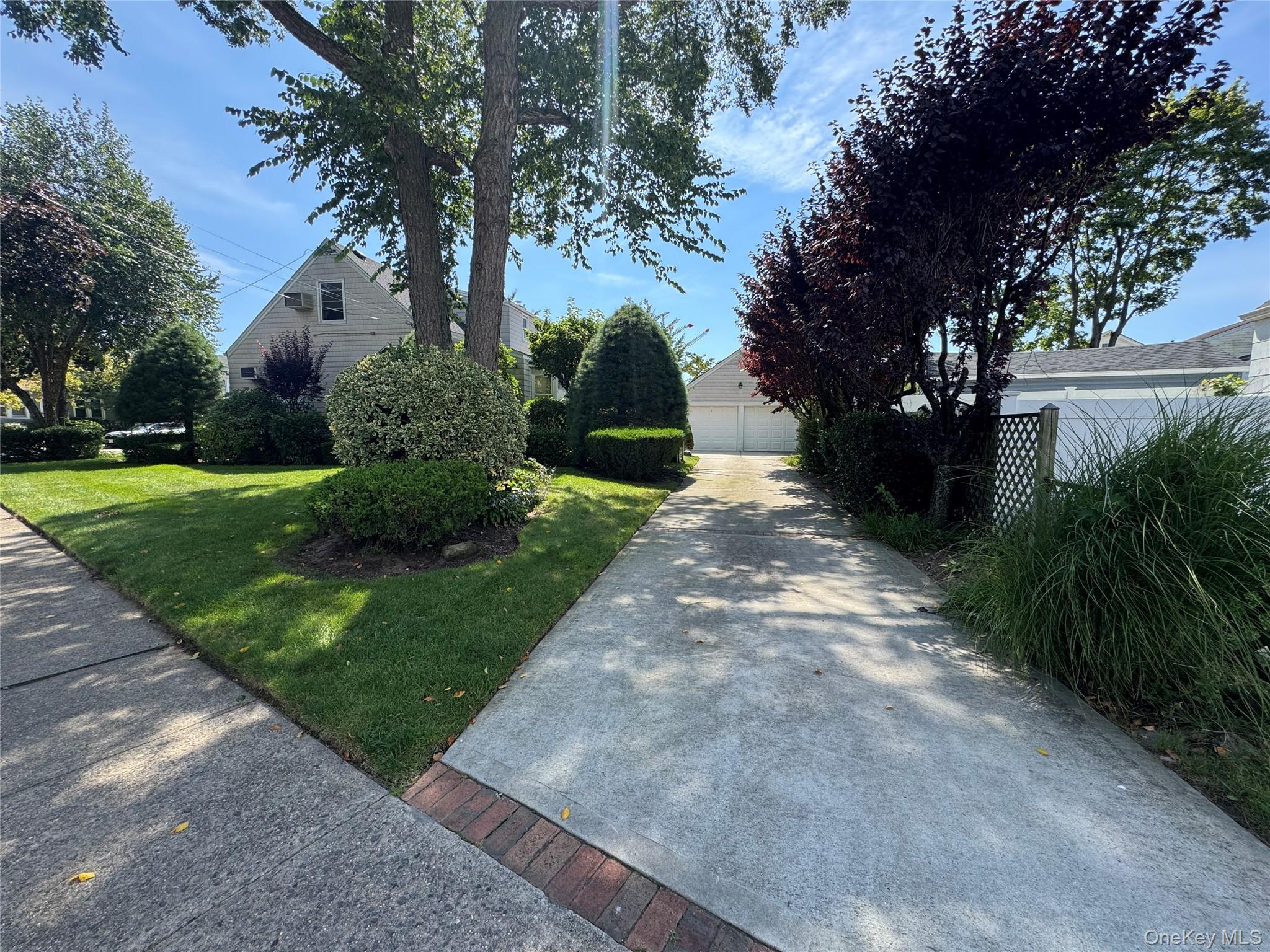 Single Family Woodlawn Avenue Nassau County, NY 11581, MLS-1048089-17