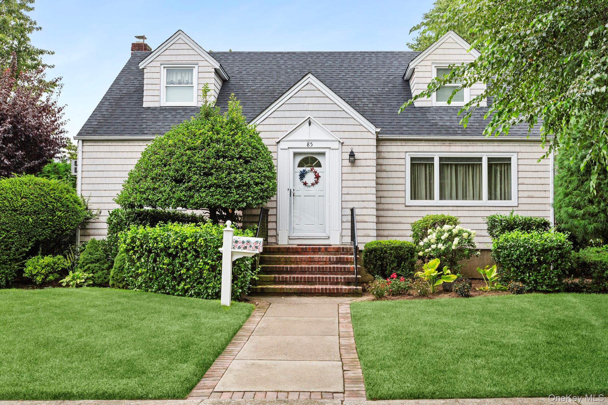 Single Family Woodlawn Avenue  Nassau County, NY 11581, MLS-1048089-19