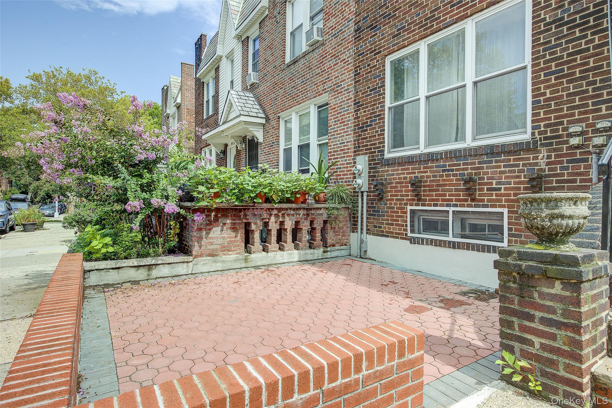 Single Family 50th Street Queens, NY 11377, MLS-1048103-4